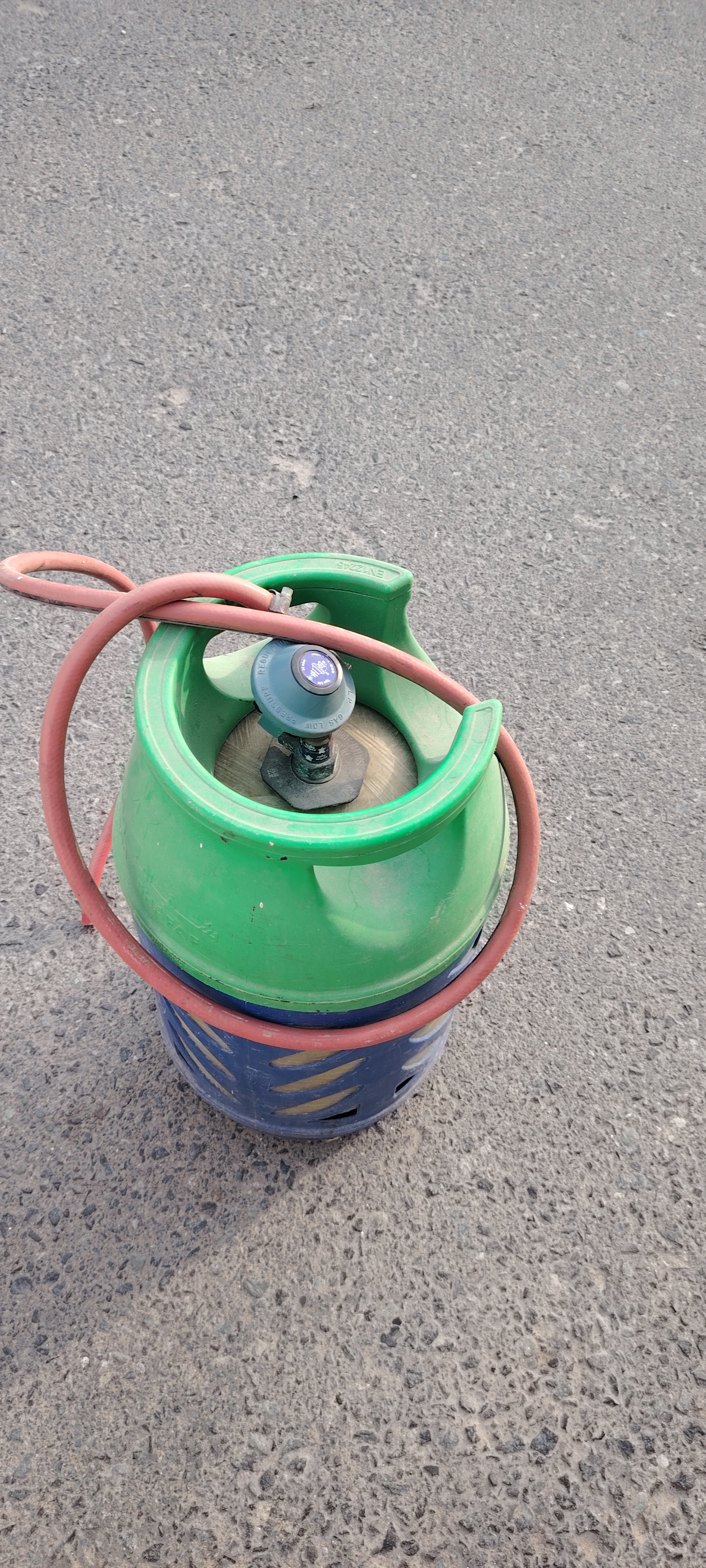 Gas Cylinder 12Kg with Regulator and Pipe  - Image 3
