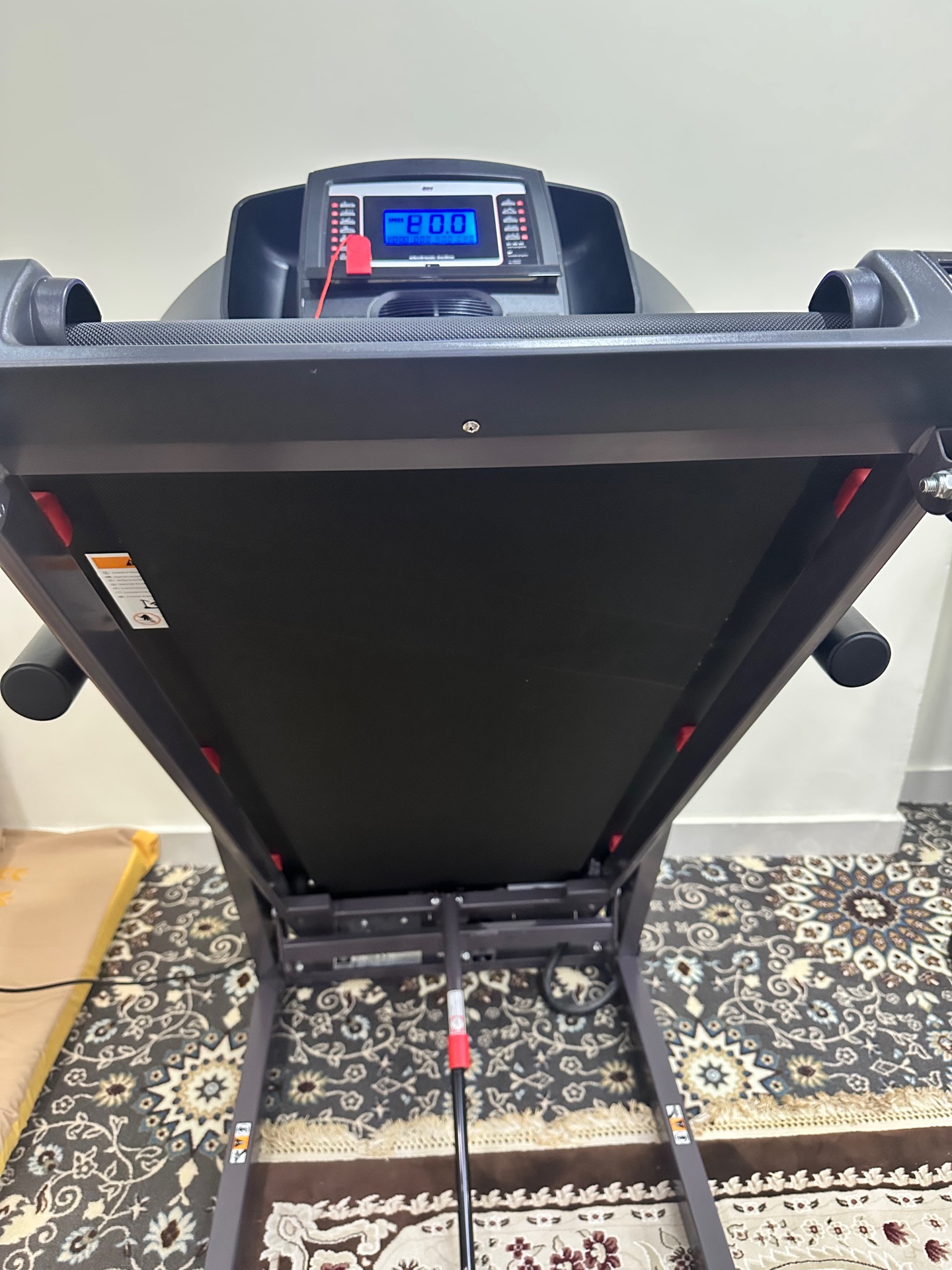 B H treadmill, like new - Image 7