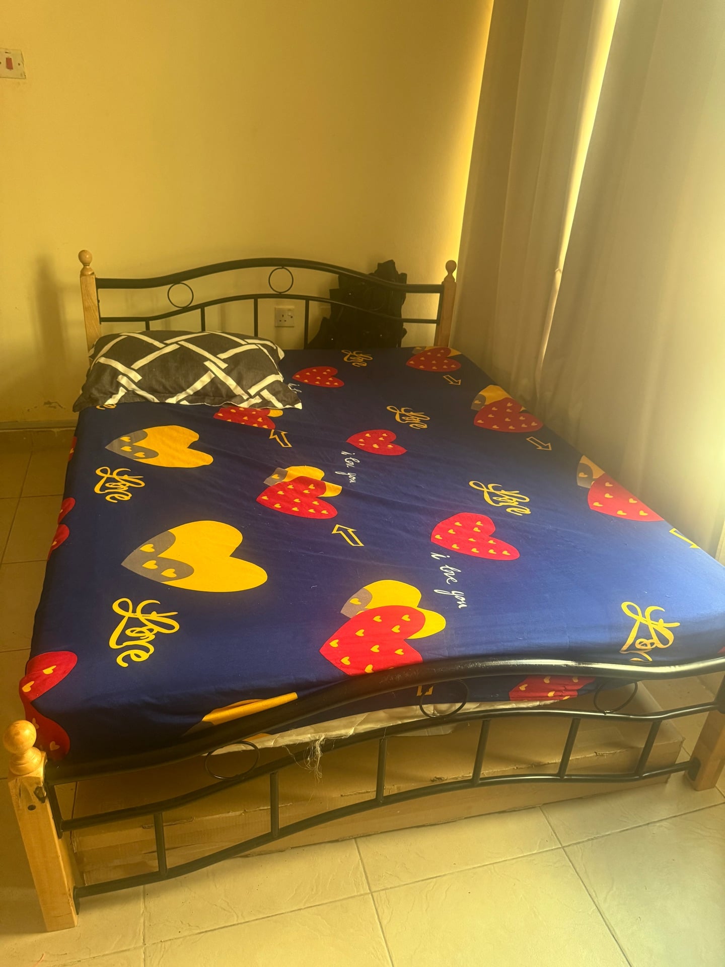 Moving Sale for Queen wize bed with matteress - Image 4
