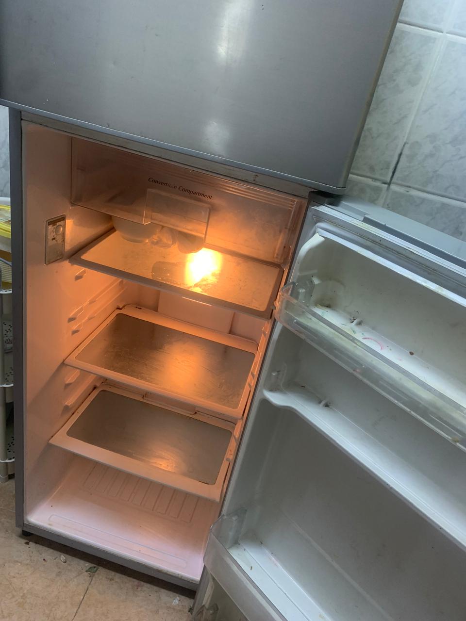 Hitachi R-T320EUK1K Refrigerator - Image 7
