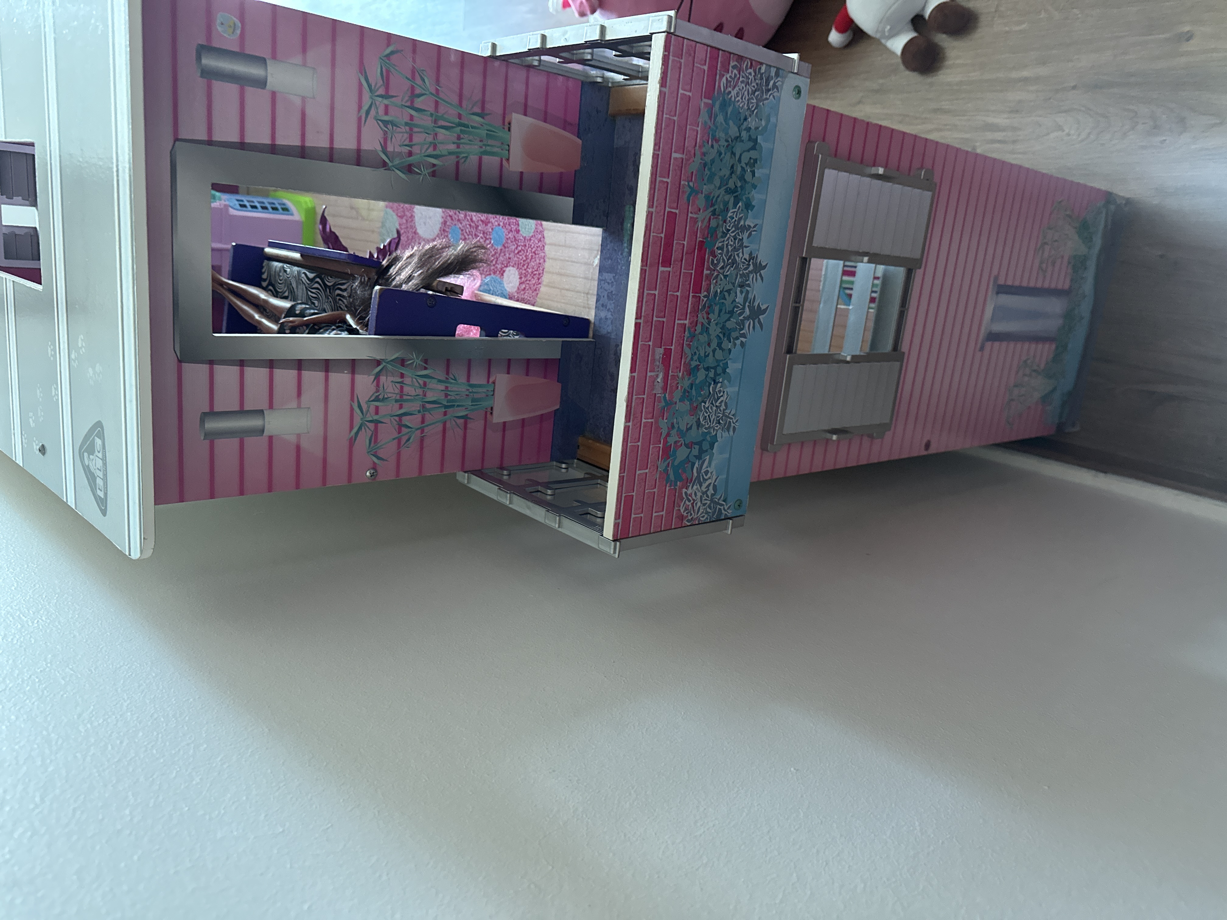 Doll house  - Image 2