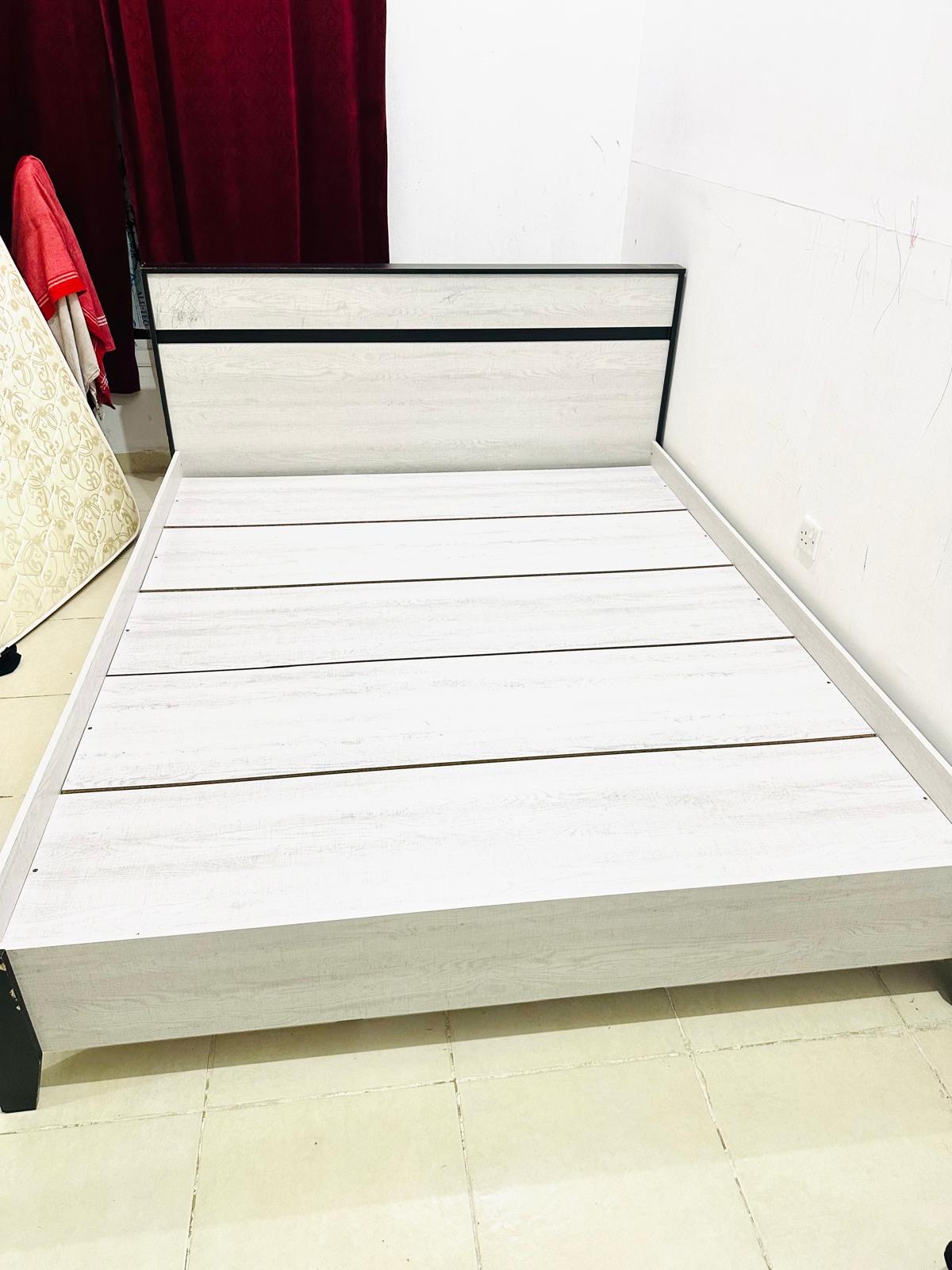 Pan Emirates Bed and mattress 160/200 size - Image 3