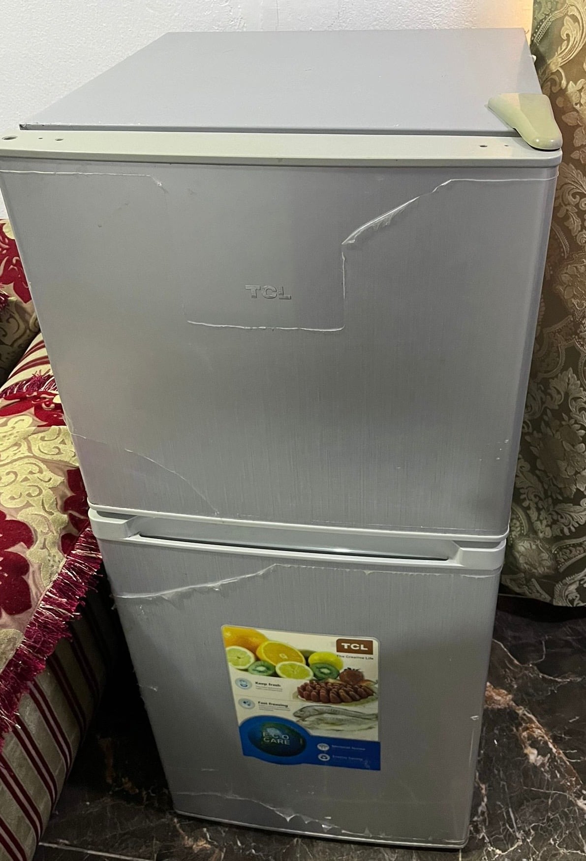 A neat fridge in perfect condition for sale - Image 4