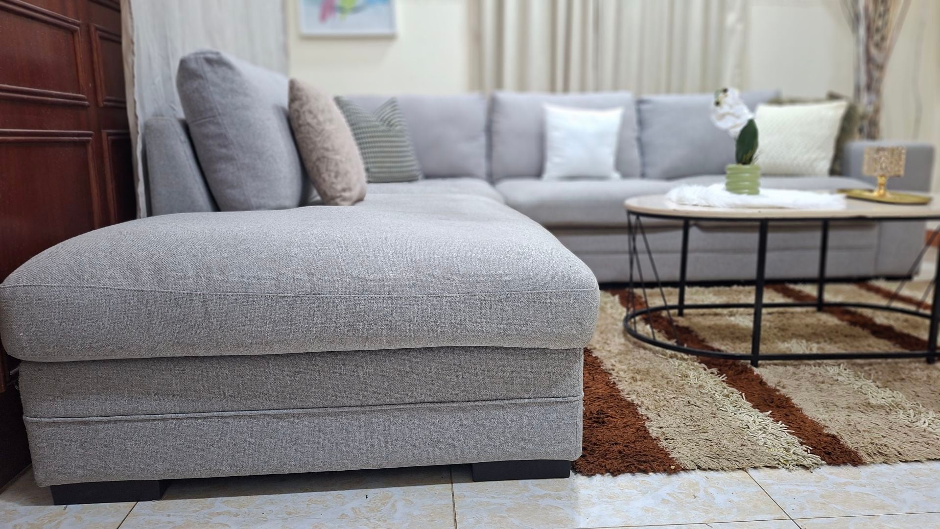 Usde, branded, feather L ship corner sofa selling like new conditions  comfortab - Image 6