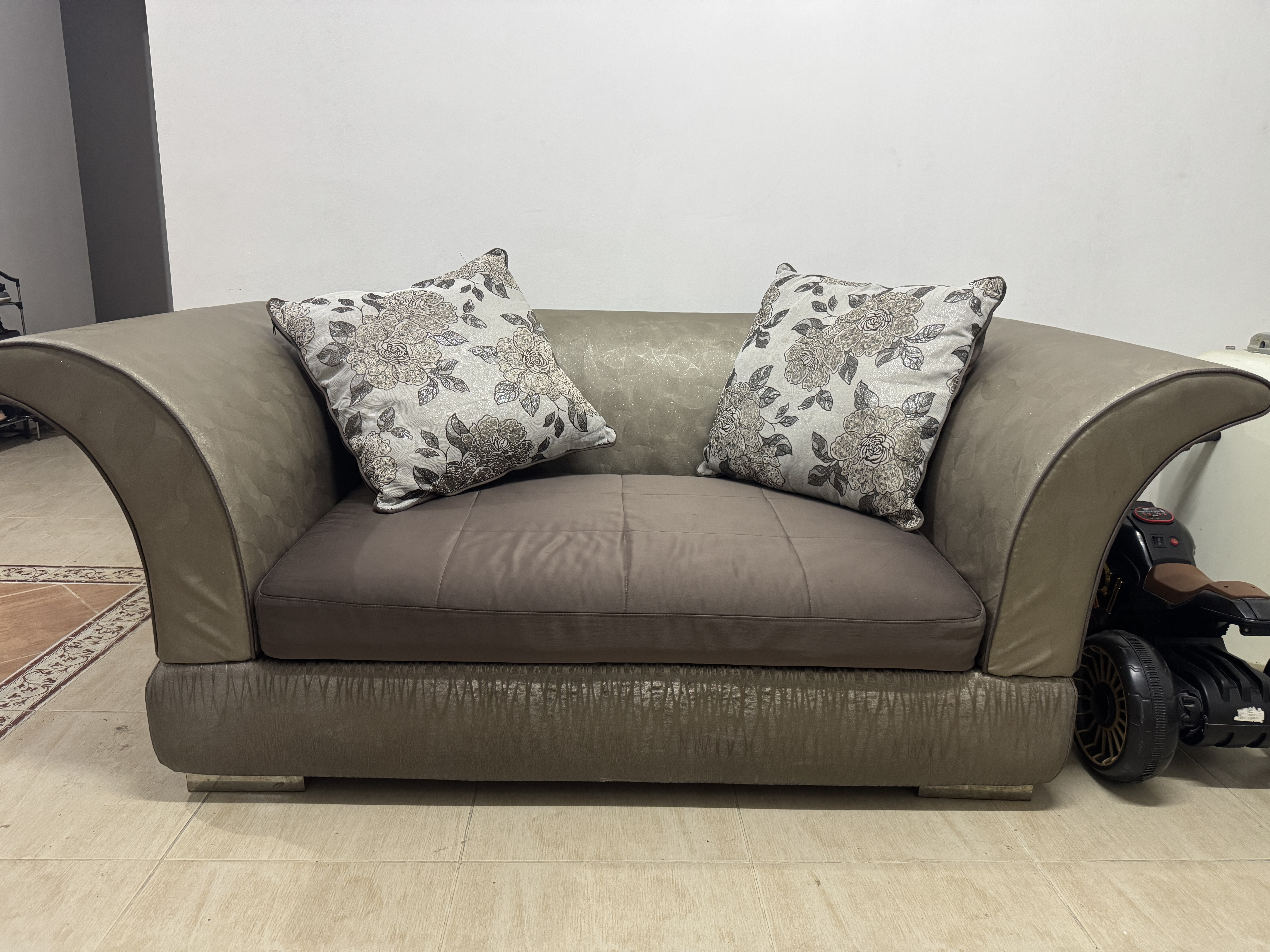 Compact 2 seater sofa - Excellent Condition  - Image 2