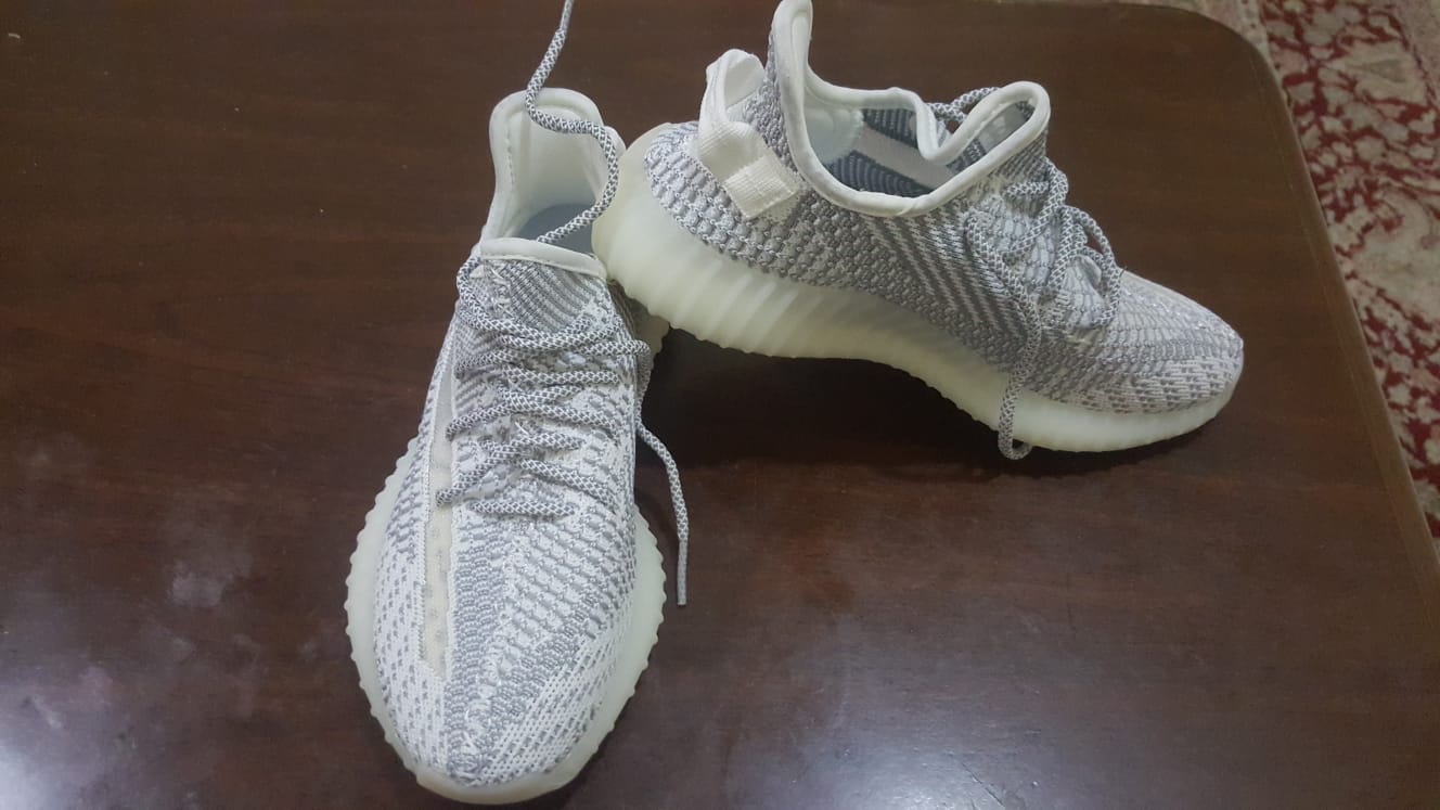YEEZY BOOST SHOE FOR SALE - Image 1