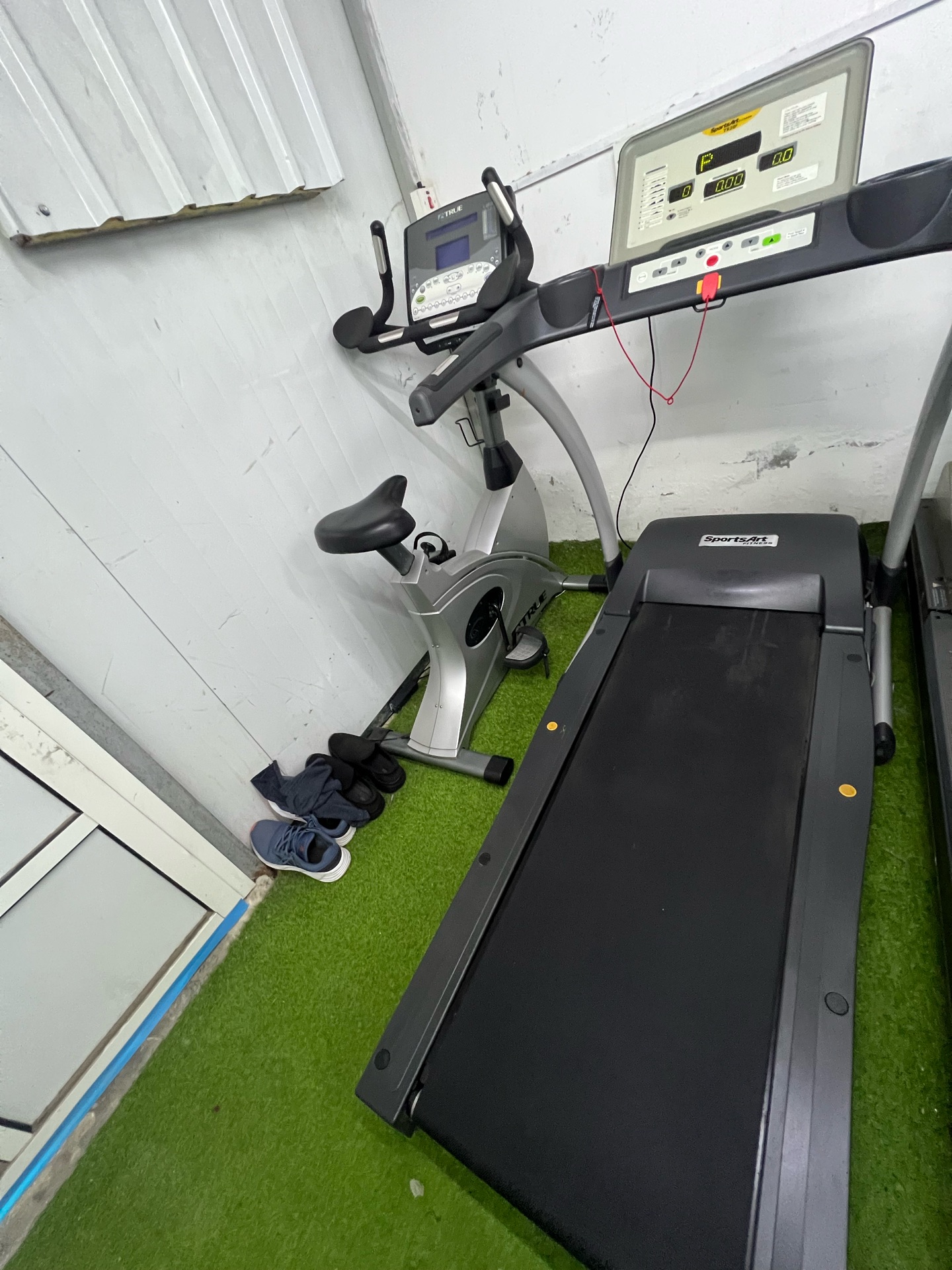 Treadmill sports art  - Image 8