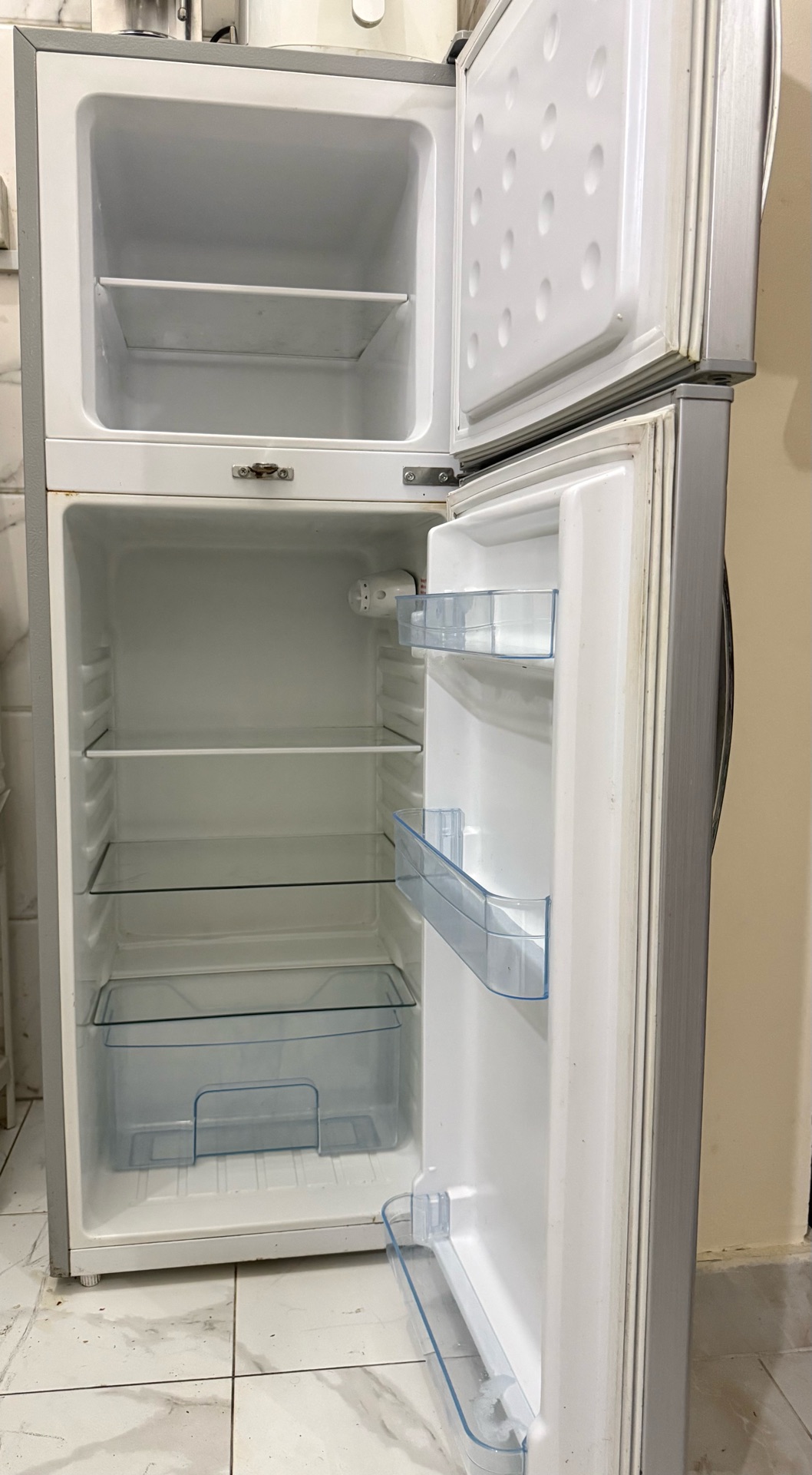 Fridge working in perfect condition  - Image 2
