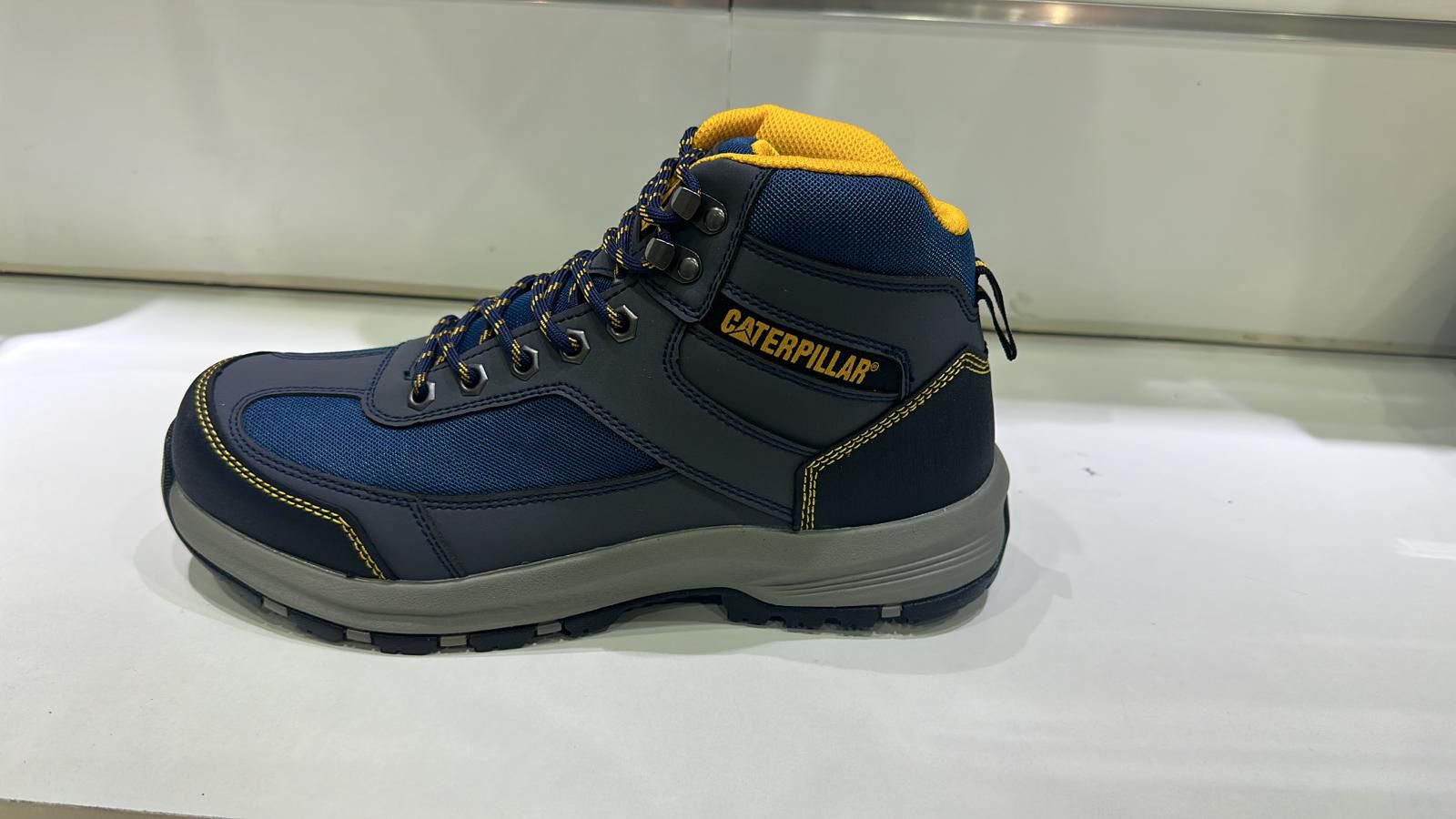 Caterpillar safety shoe  - Image 2