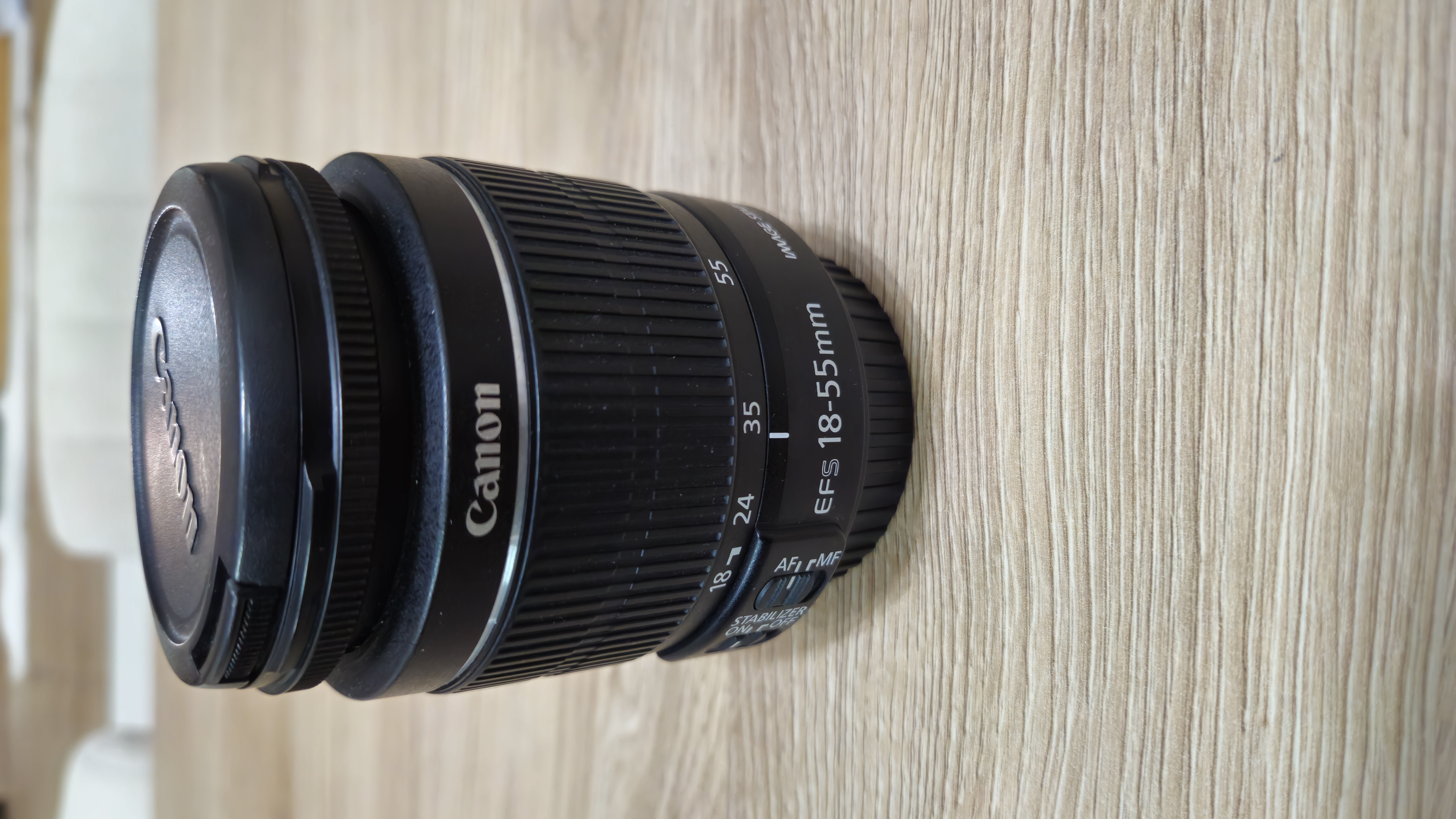 Canon EF-S 18–55mm zoom lens - Image 1