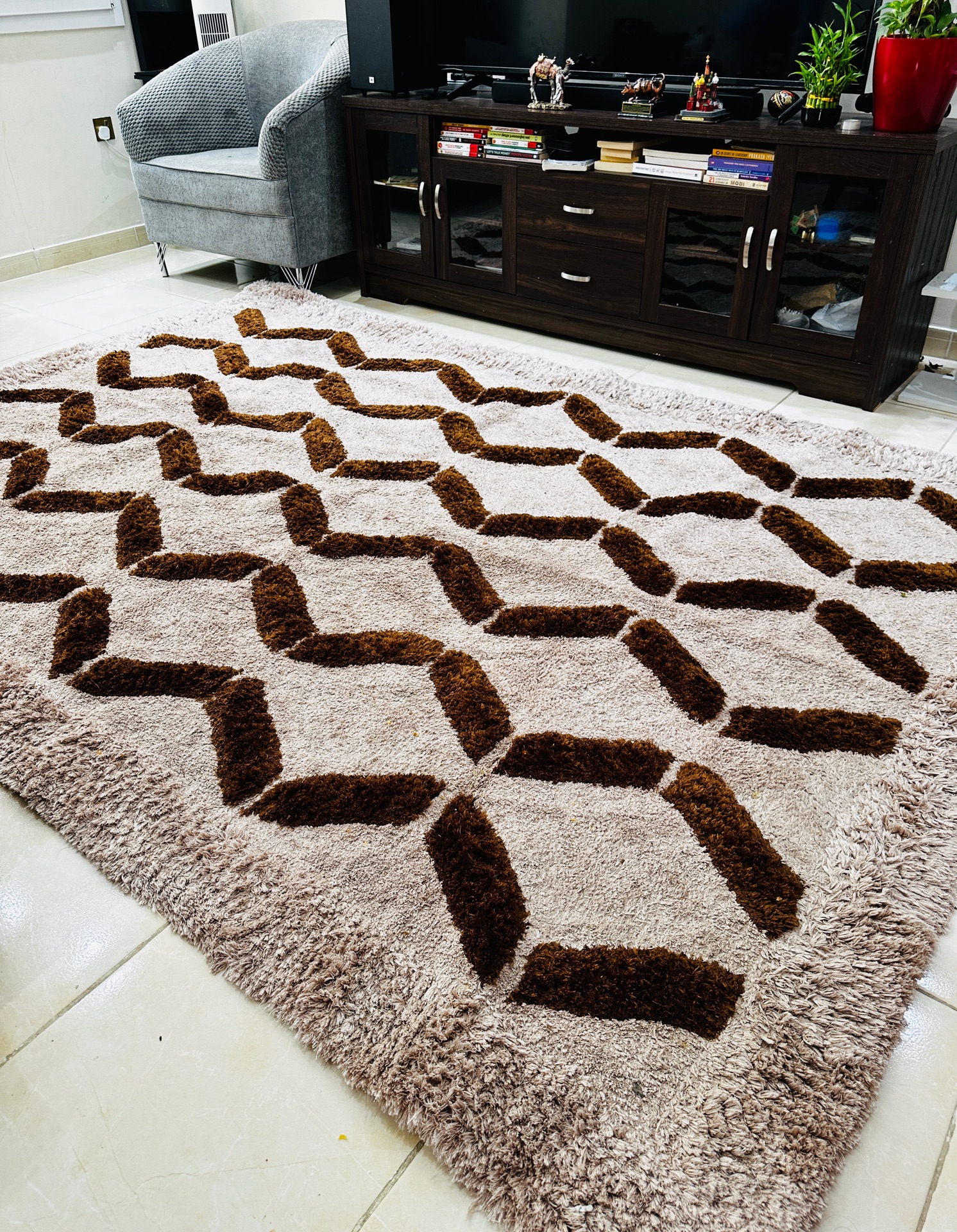 Rarely used carpet for sale — looks like new. - Image 1