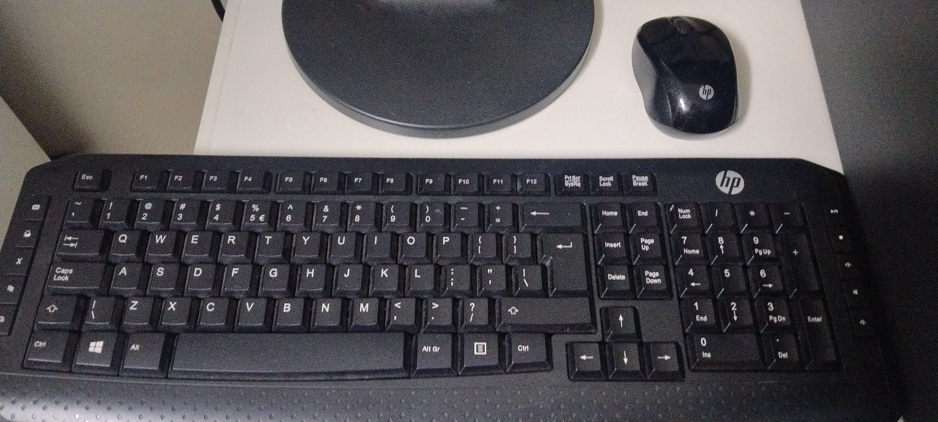 Lenovo Thinkcenter Desktop with Monitor - Image 3