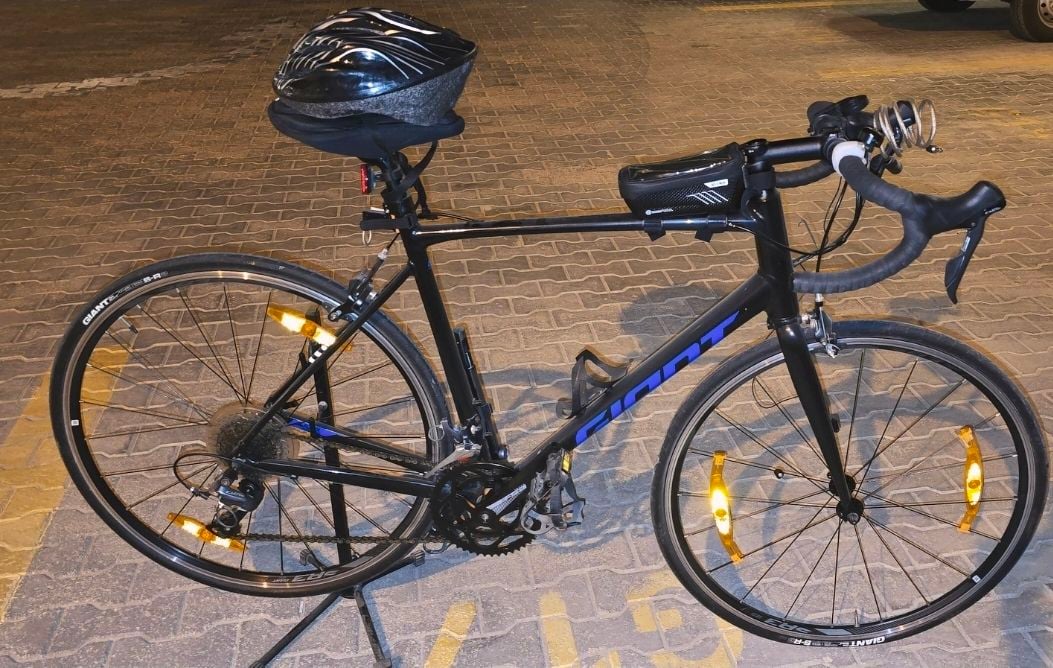 GIANT ROAD BIKE - Image 2