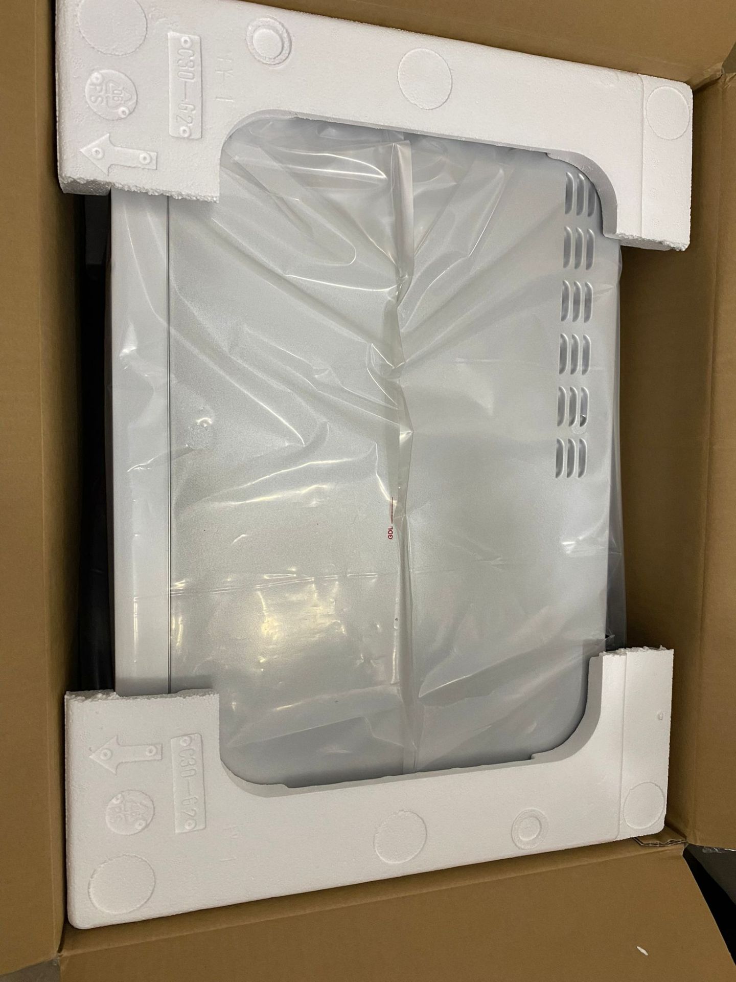 Whirlpool Microwave 30L - Image 3