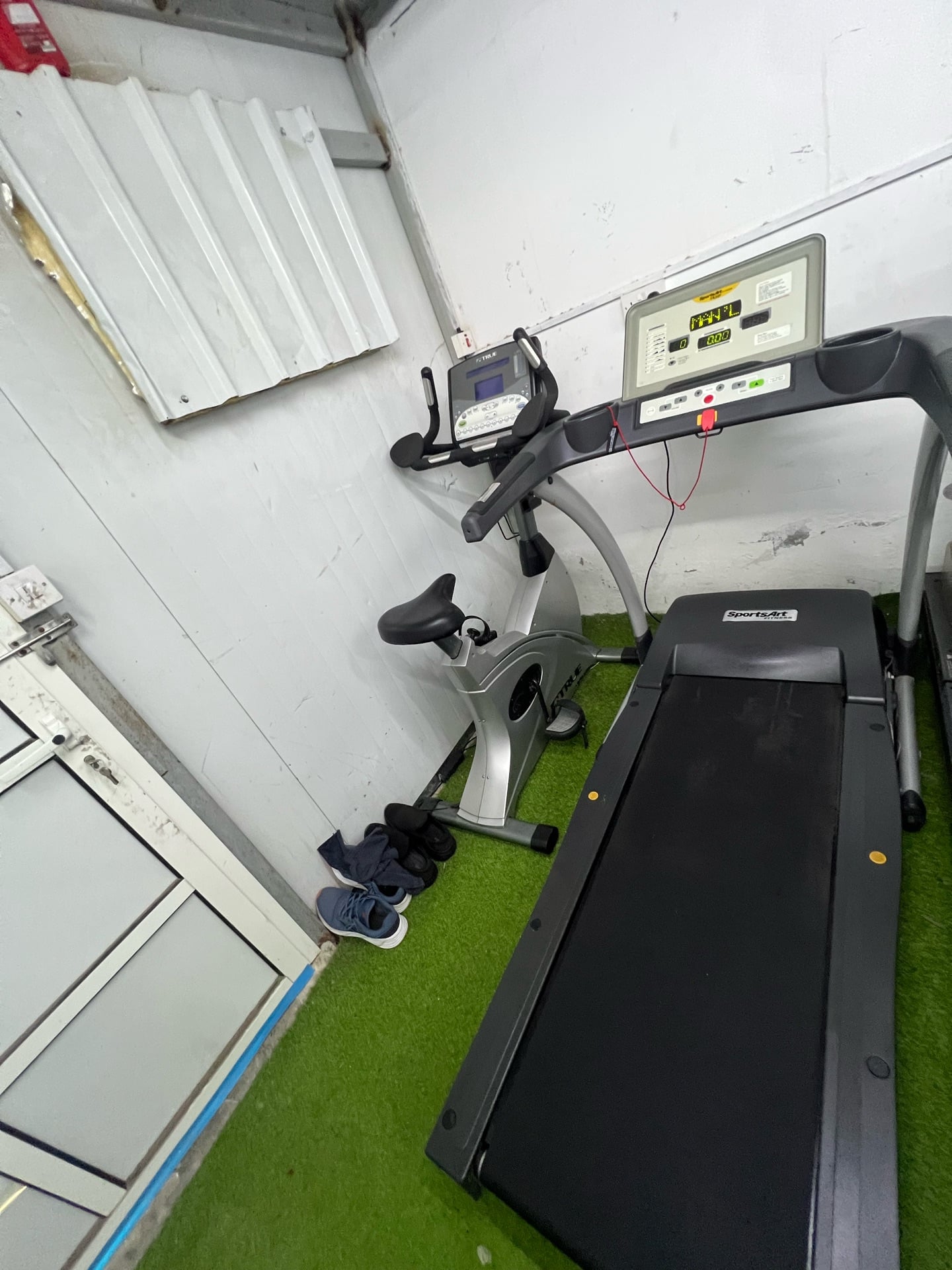 Treadmill sports art  - Image 9
