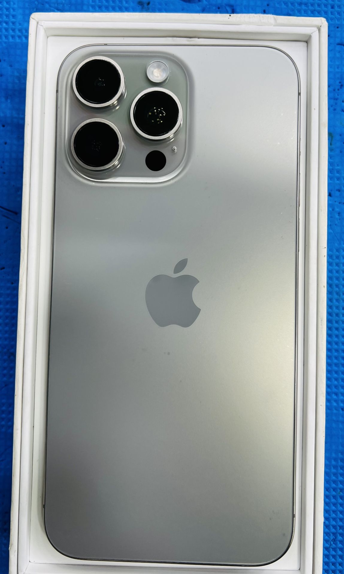 15 pro max, 512Gb,natural titanium  - Image 3