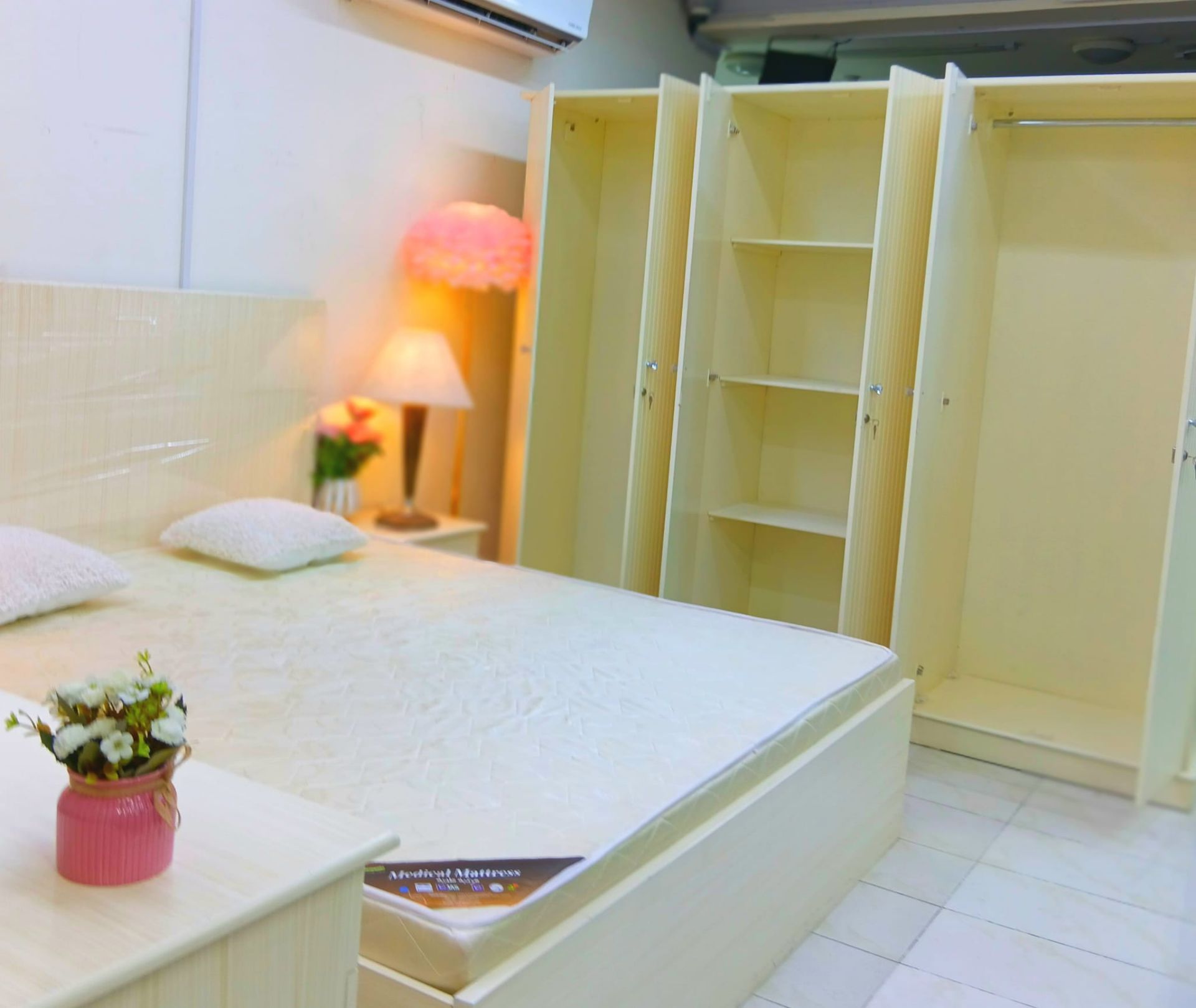 Full bedroom set  - Image 2