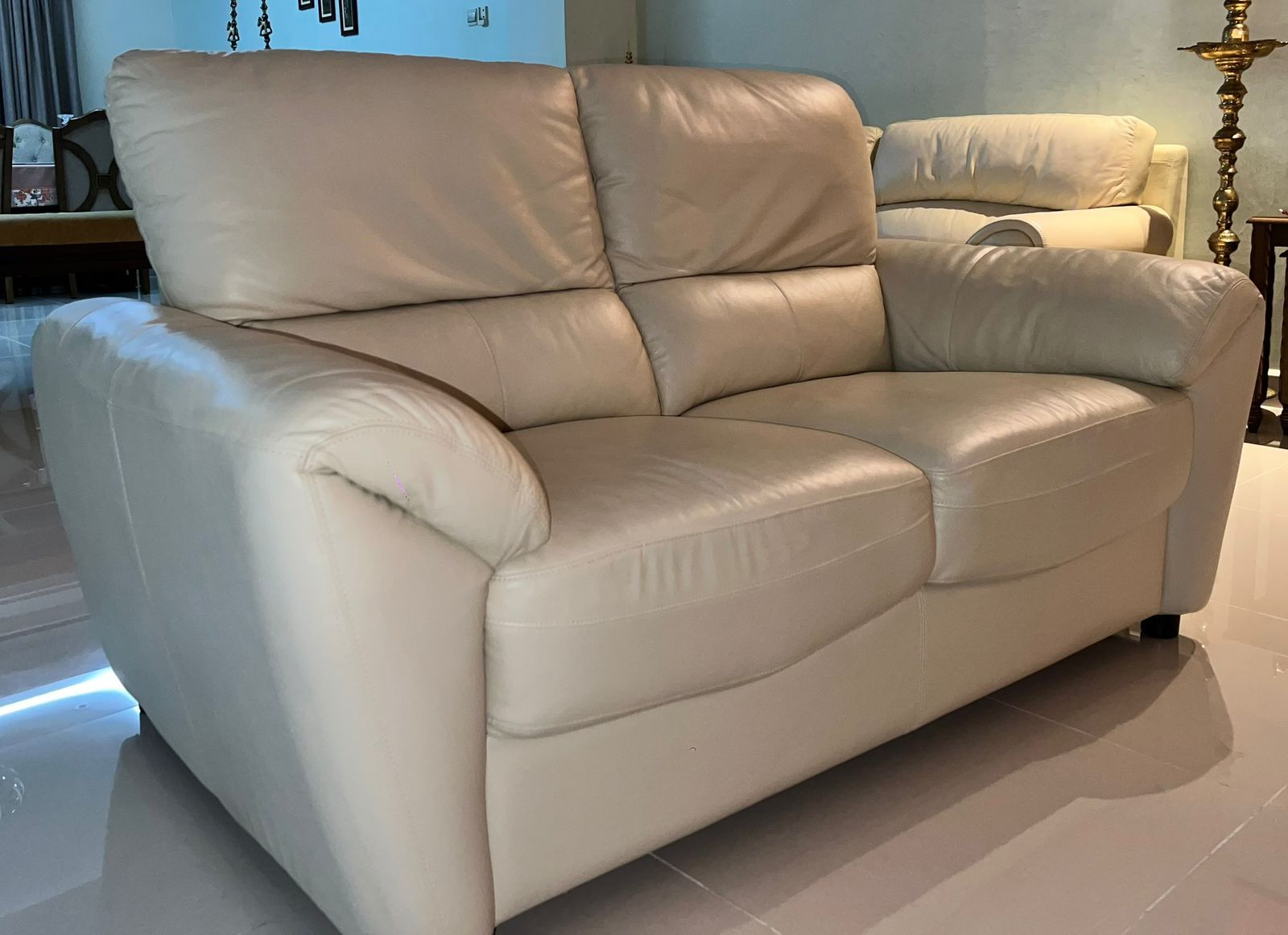 White leather sofas - Image 1
