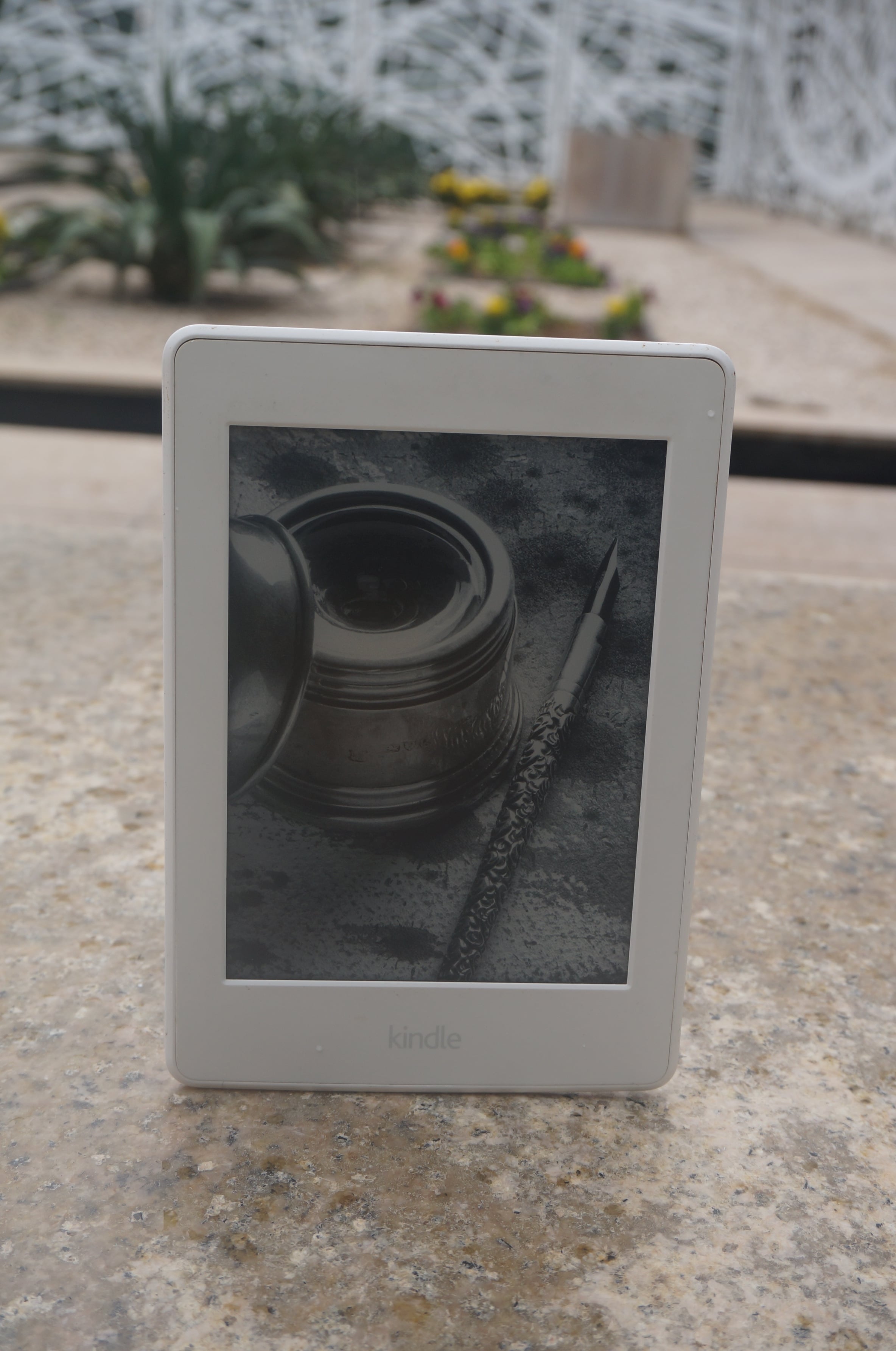 Amazon Kindle (White) Paperwhite 3 - Image 1