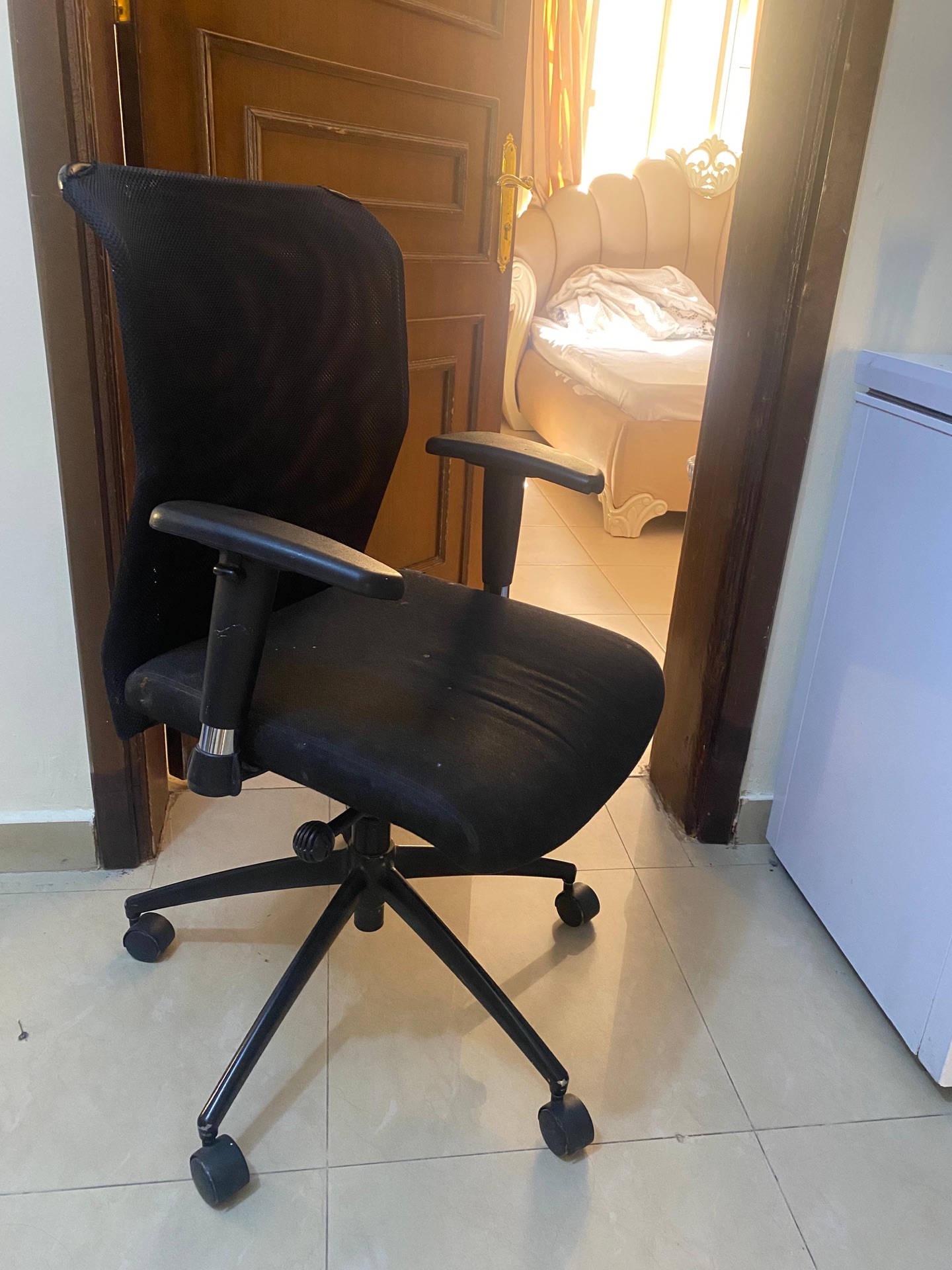 OFFICE TABLE AND CHAIR FOR VERY LOW PRICE - Image 4