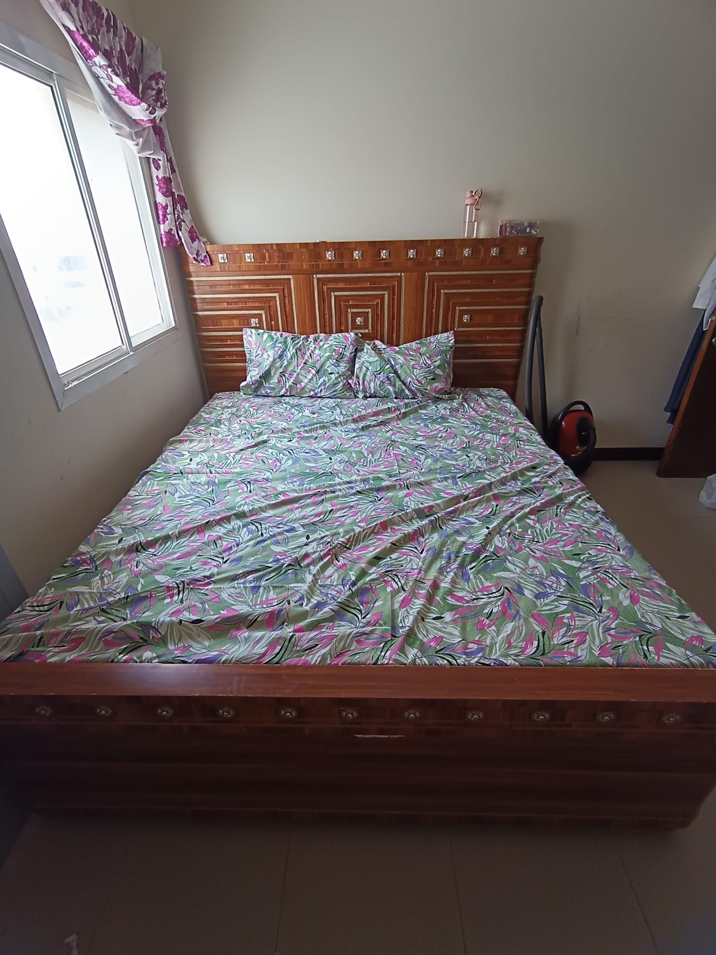 Queen size bed  - Image 4