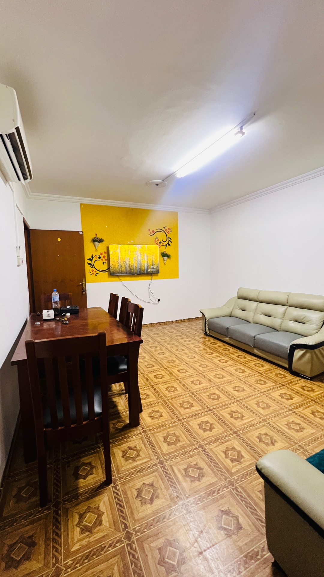 Dining table with 5 chairs - Image 3