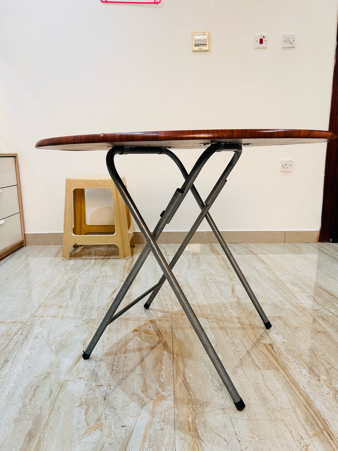 Round foldable table - Image 2