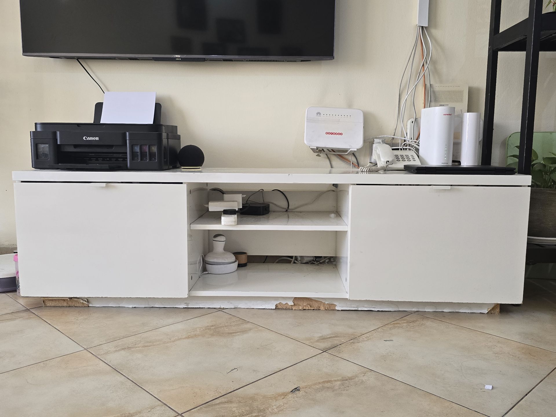 Tv table for sale - Image 1