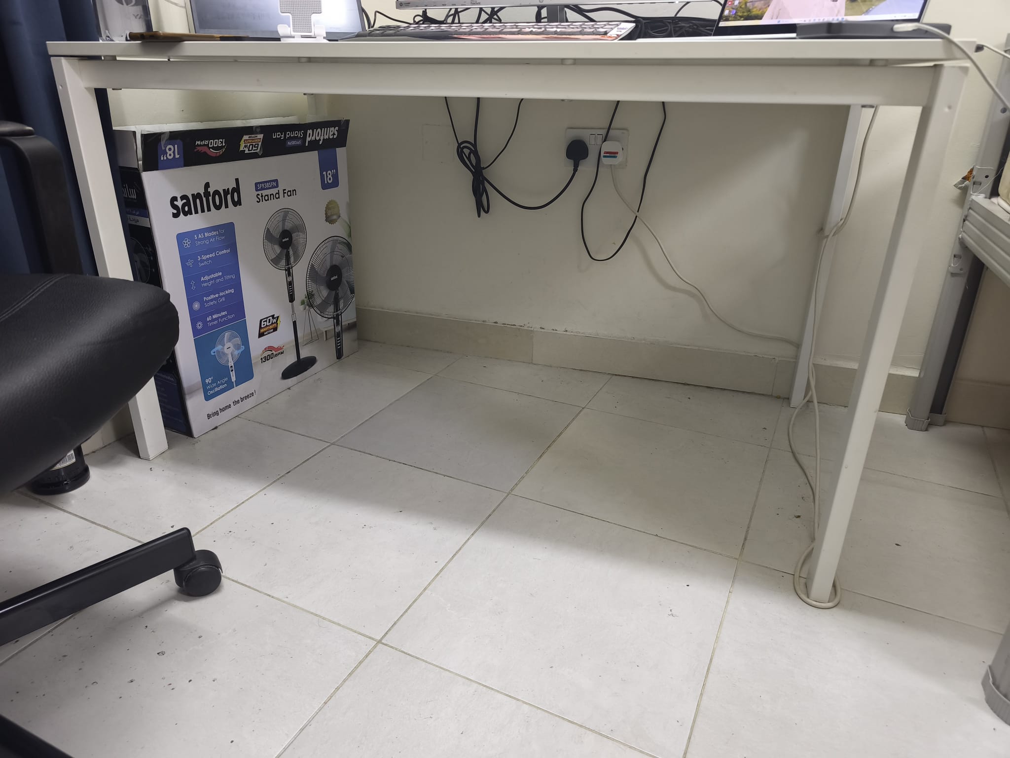 Computer Chair & Table - Image 2