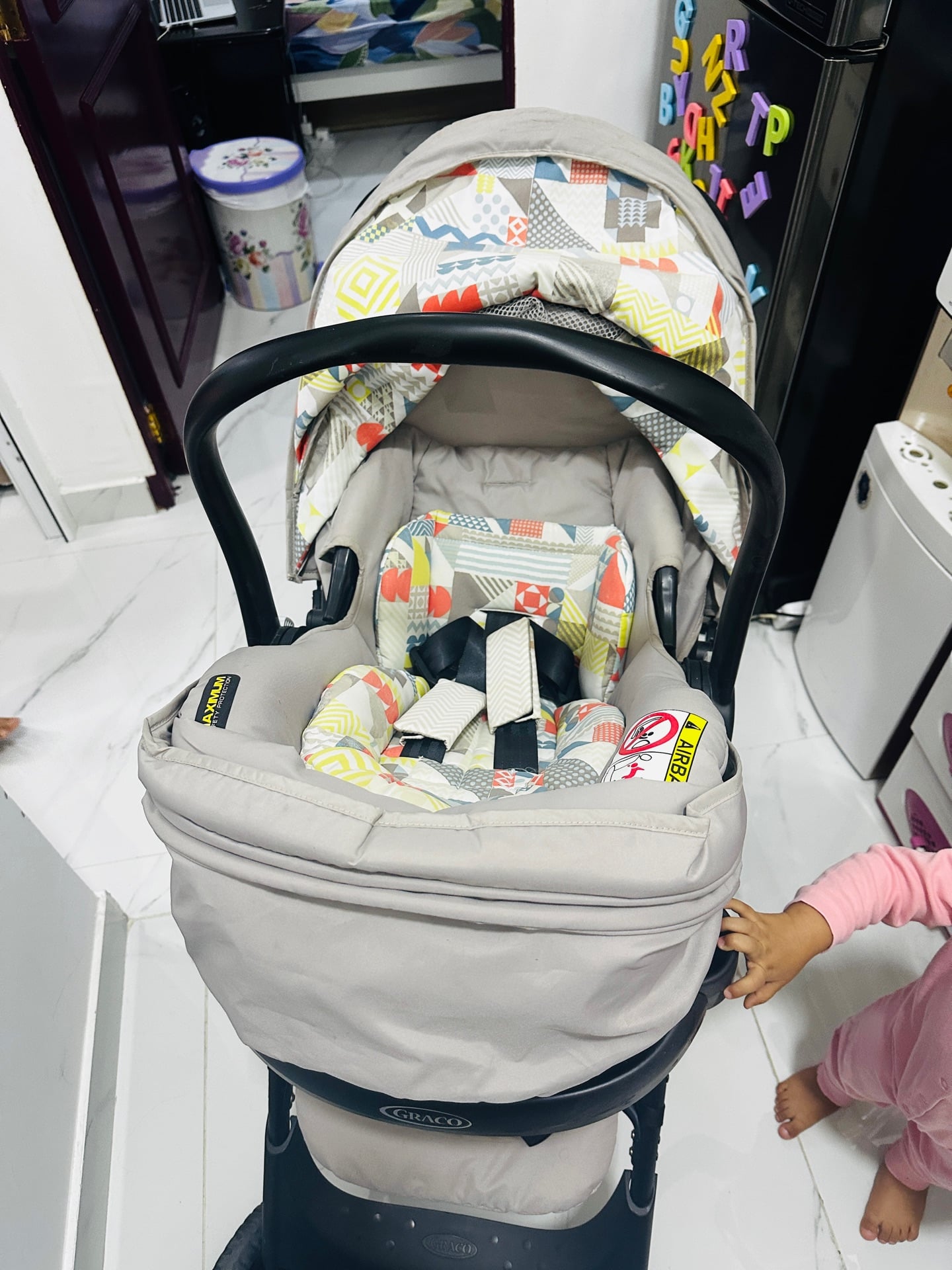 Graco baby stroller and car seat - Image 6
