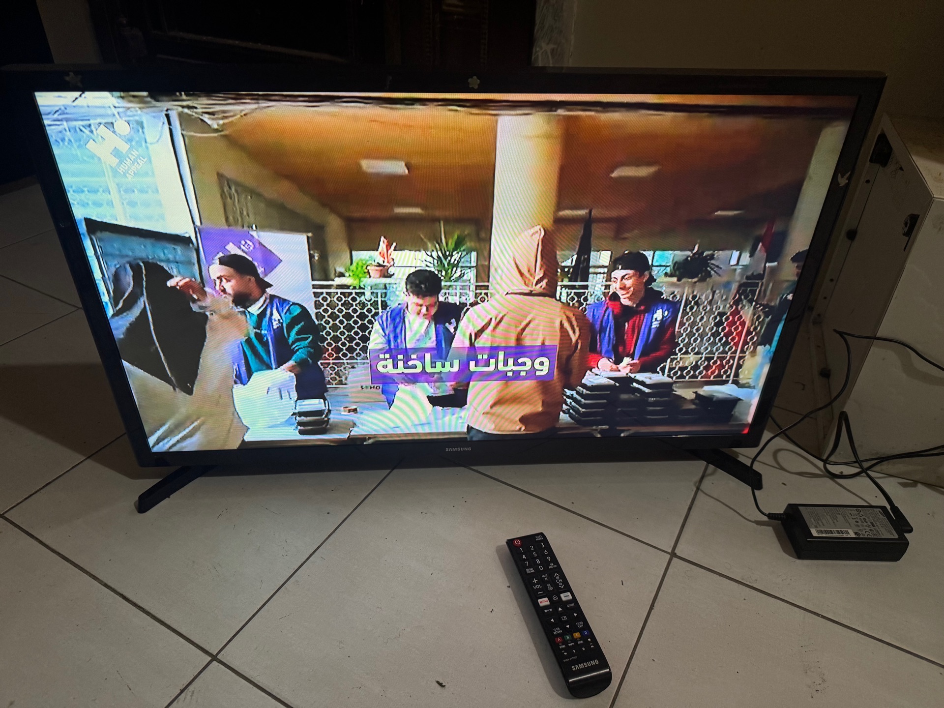 Samsung tv 32 smart excellent condition  - Image 2