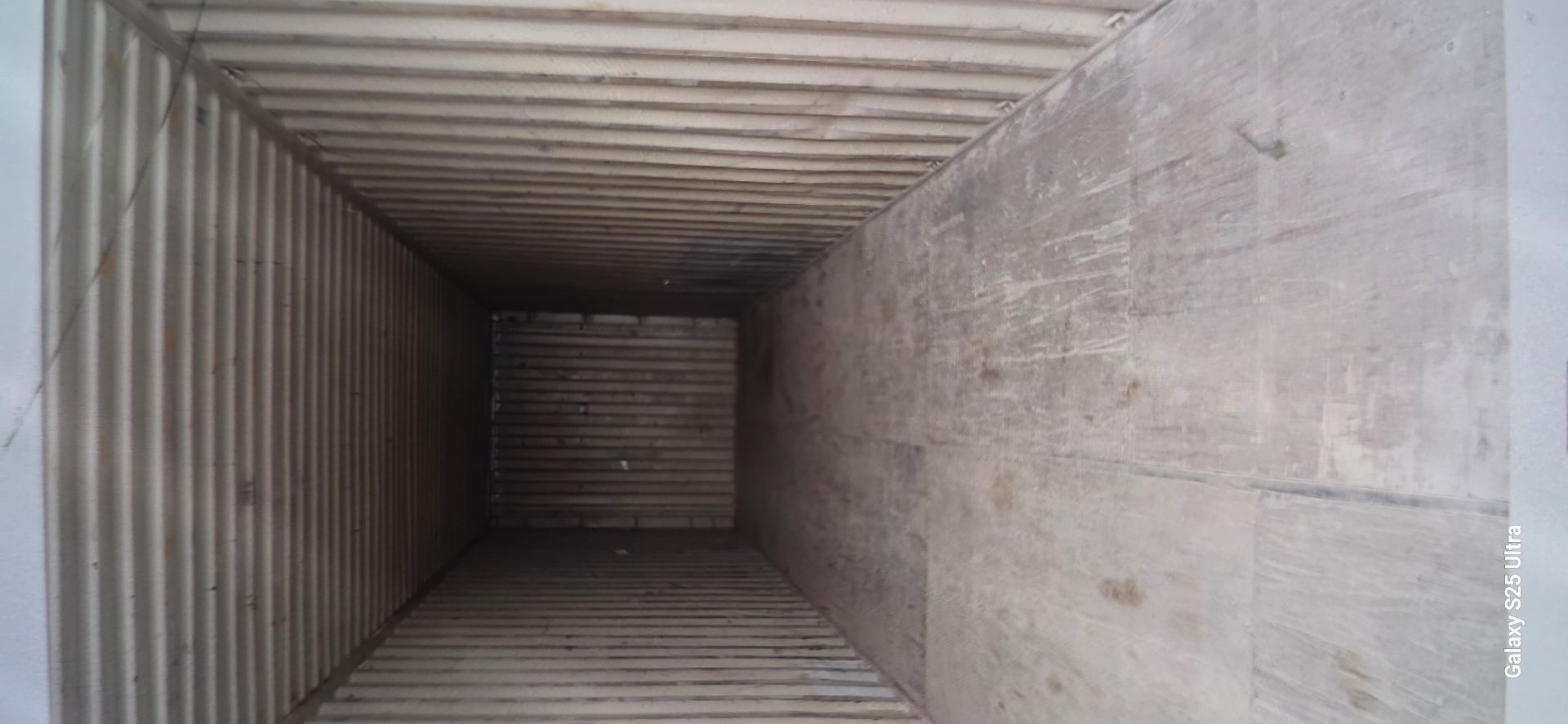20 Feet &40 feet Containers  - Image 3
