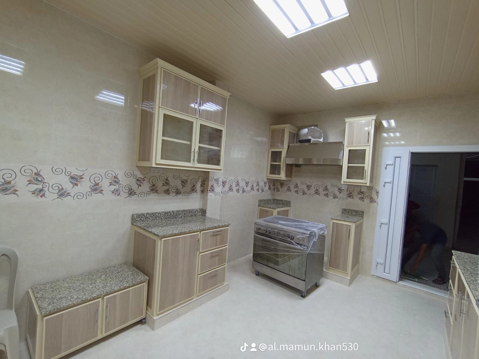 Kitchen cabinet new and old sale and Buy fix - Maintenance Services