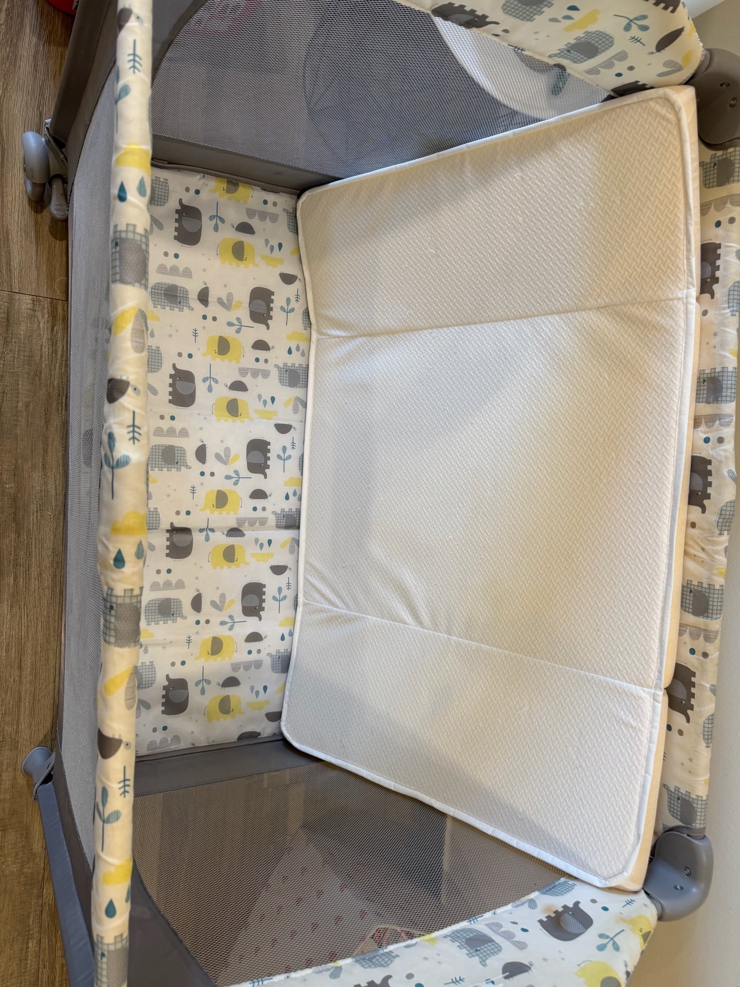 Travel cot / playpen - Image 2