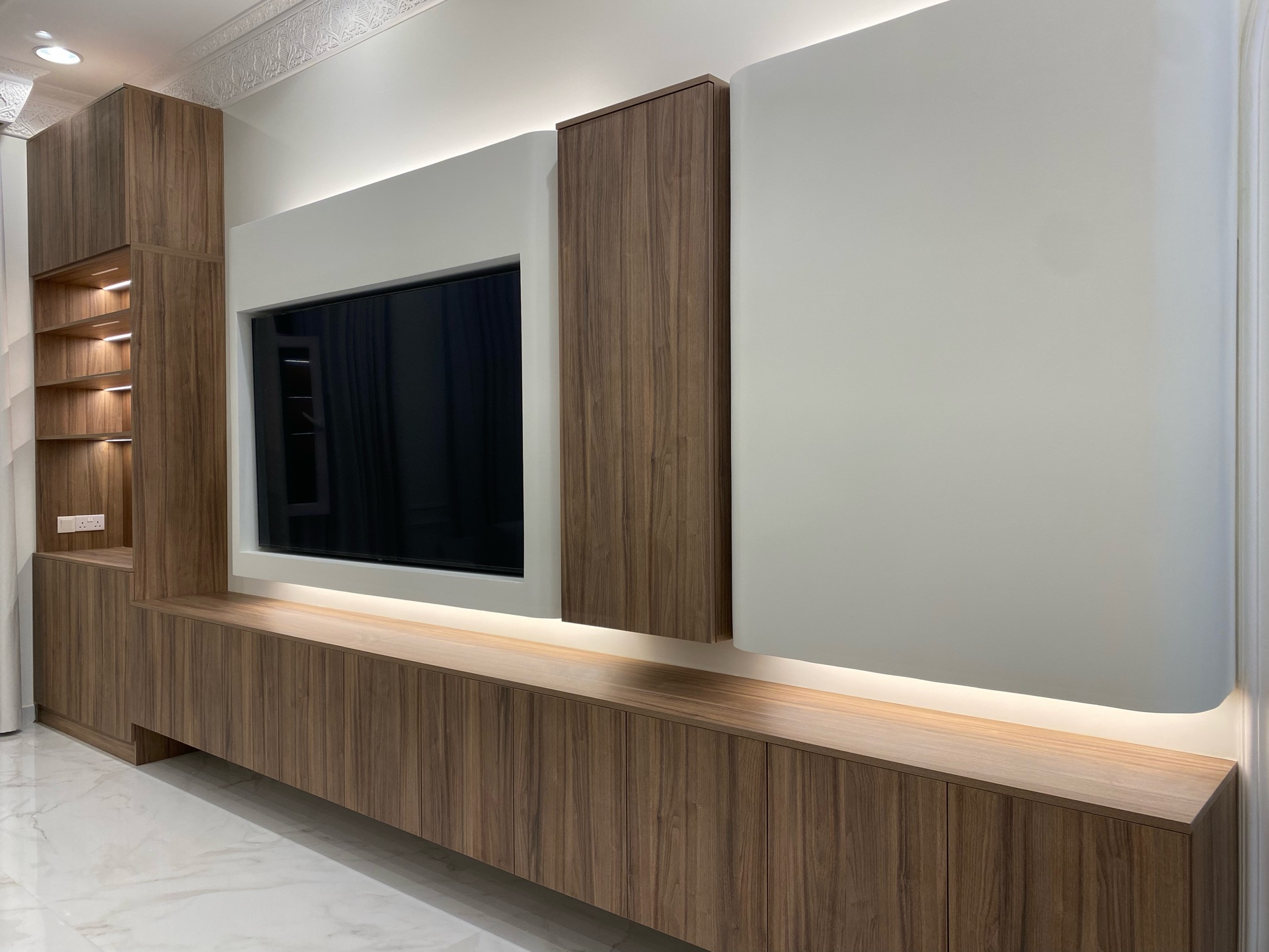 wooden Cabinet and bad  mirror  - Image 7