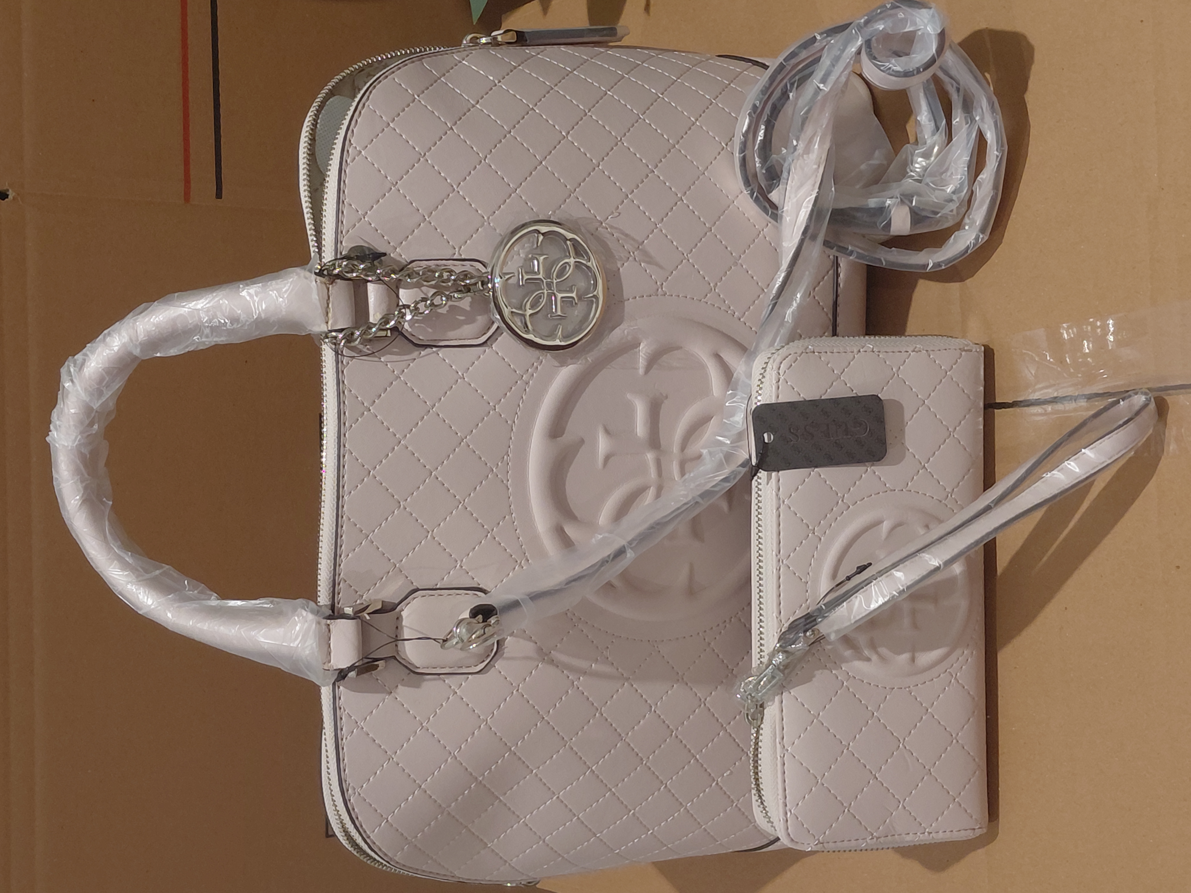 Brand New Guess Bag - Image 4