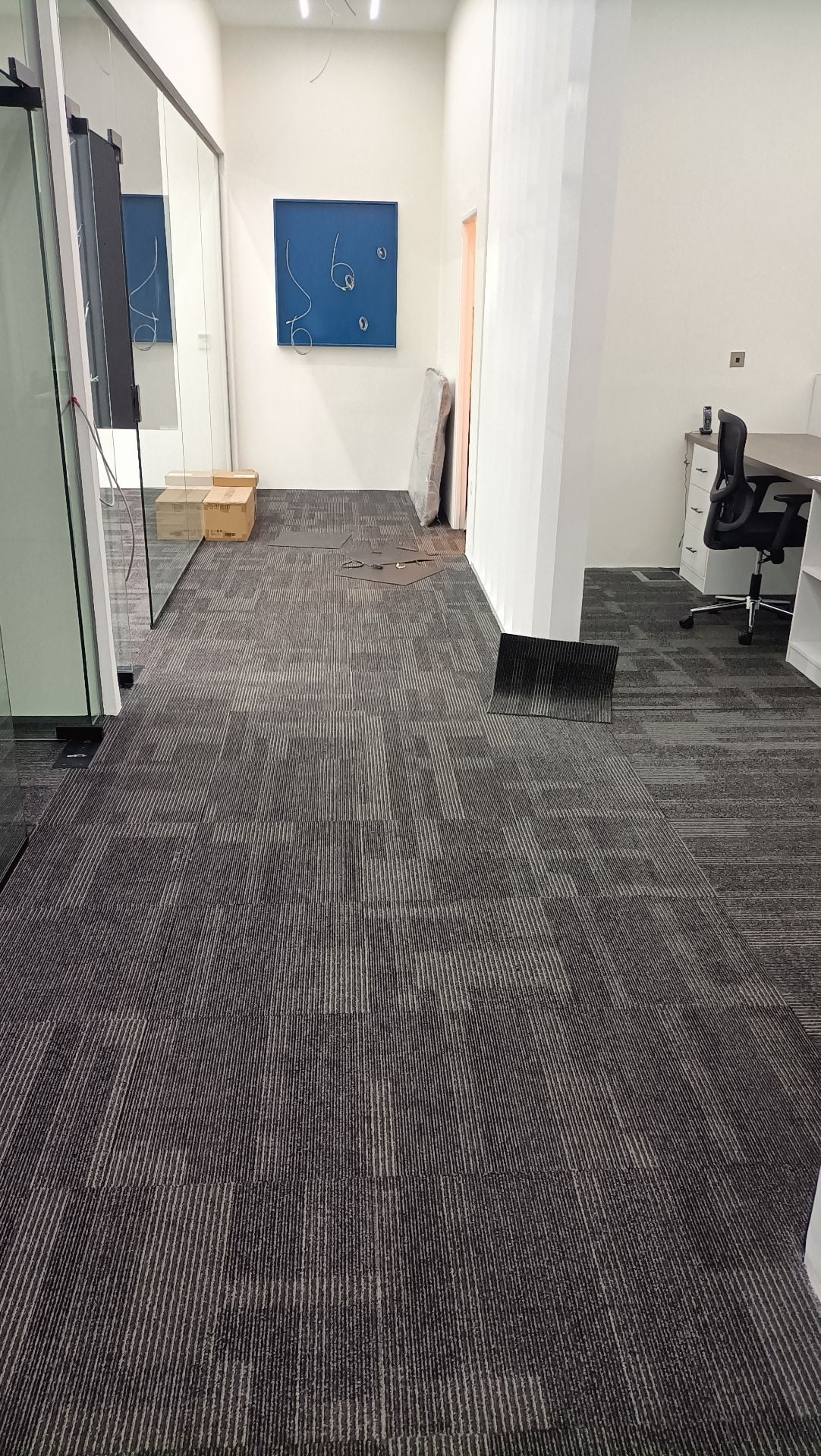 Office tiles carpet - Image 1