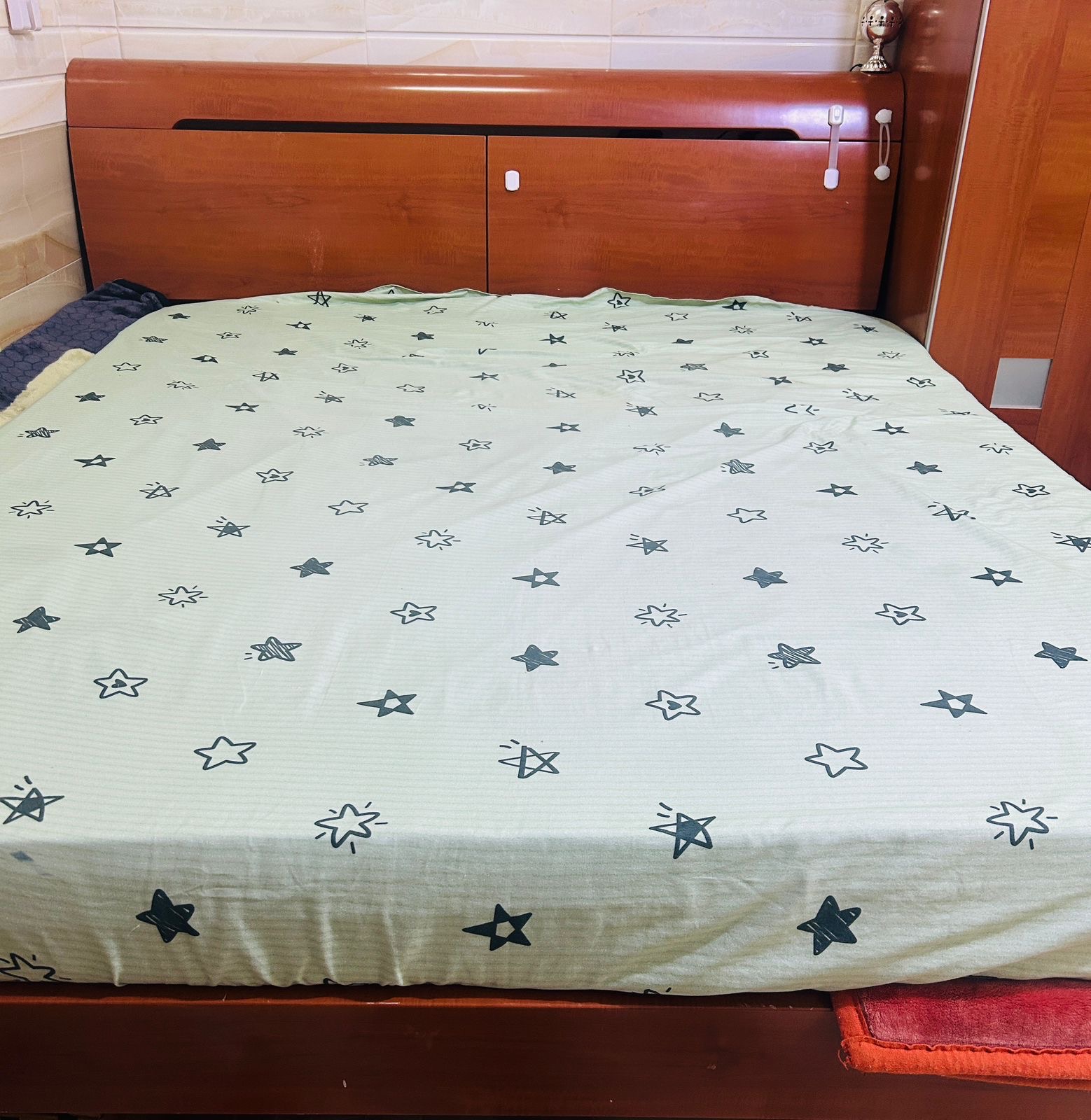 Bedroom set - Image 1