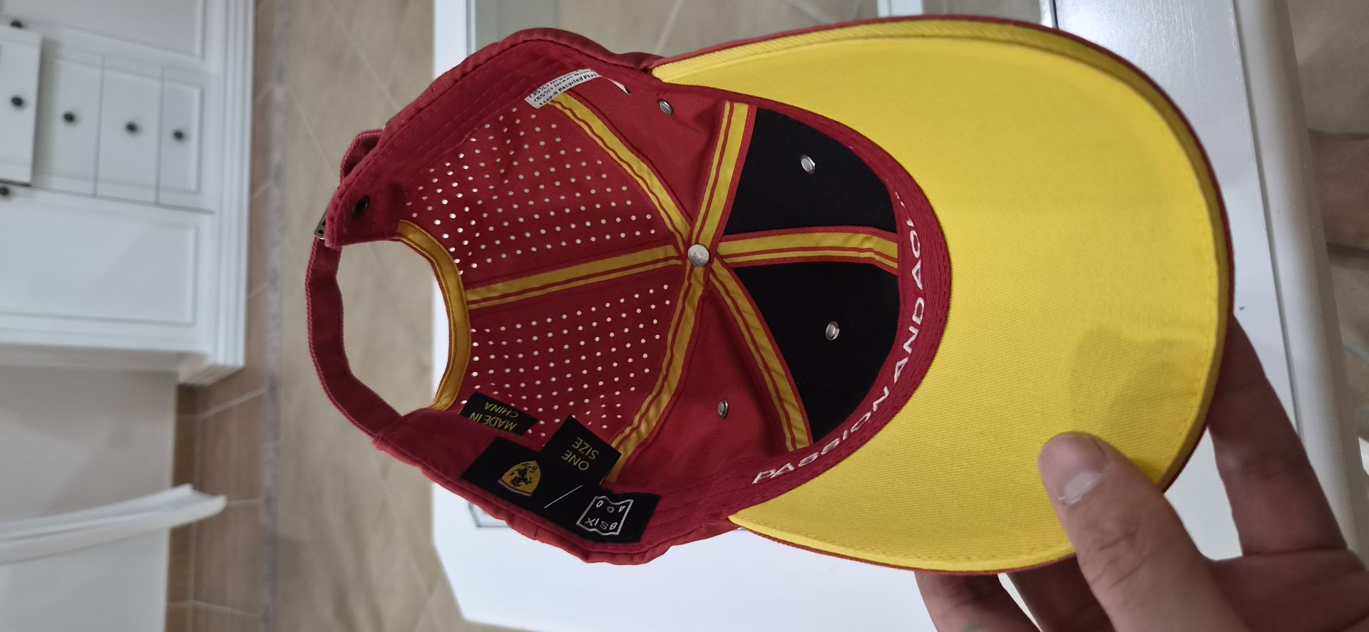 Ferrari hat - Brand New - 80 qar - Image 6