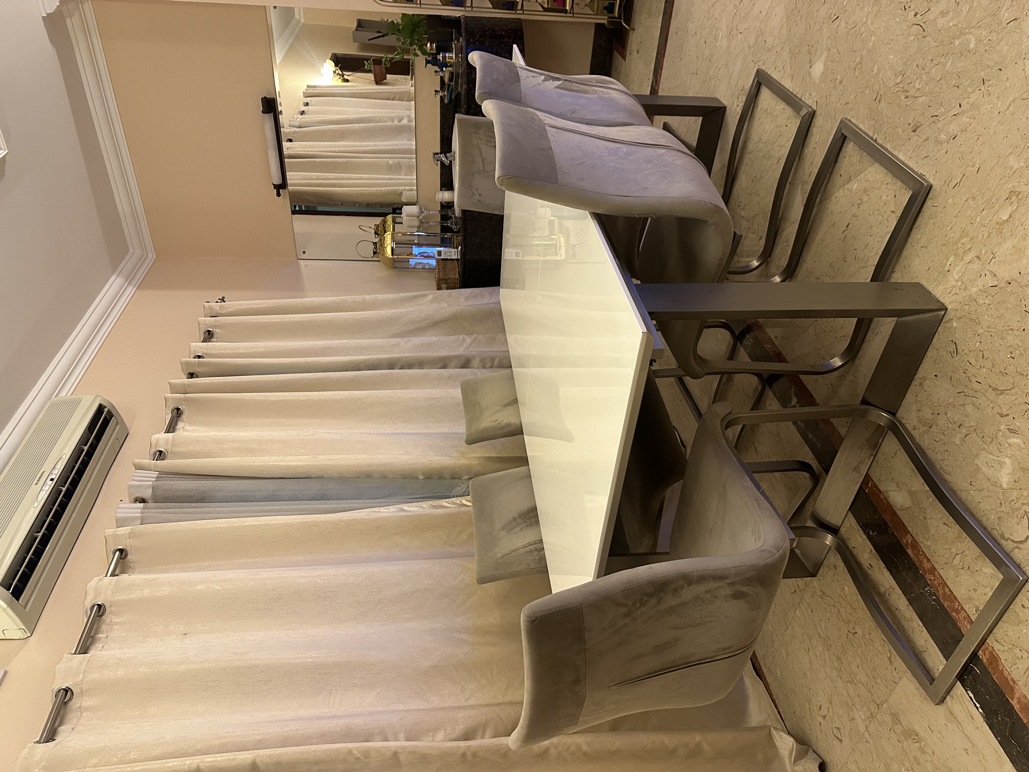 Dining table for sale - Image 1