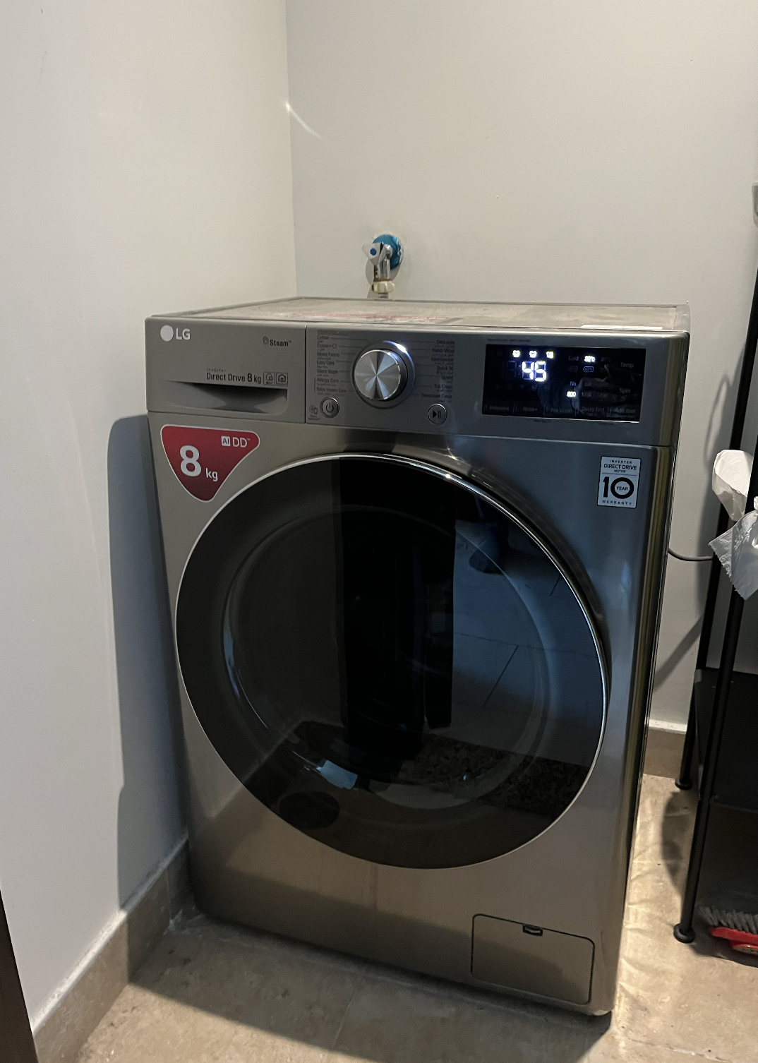 LG WASHING MACHINE 8KG - Image 1
