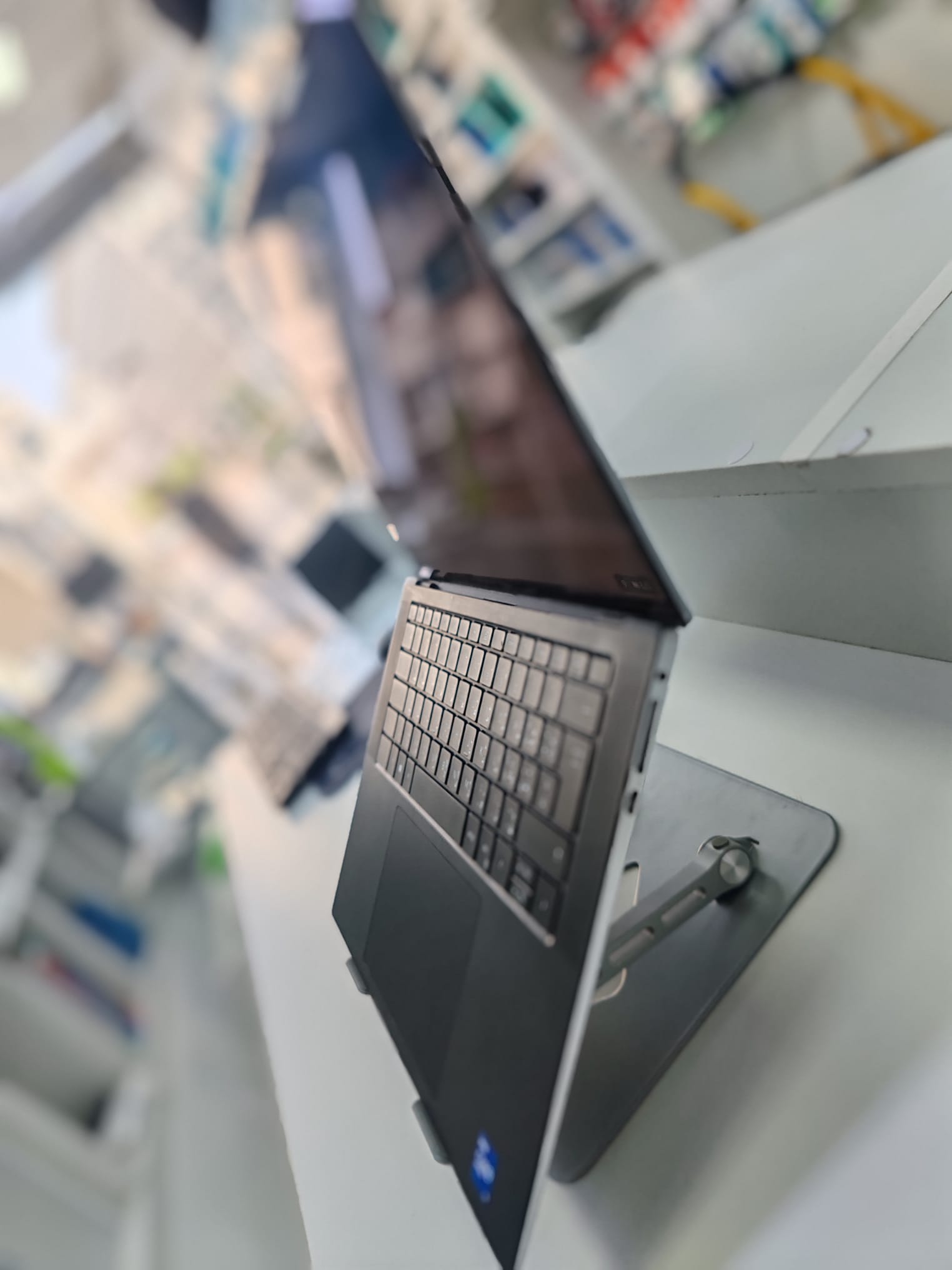لابتوب Dell مستعمل بمعالج Intel Core i7 الجيل 11 وذاكرة 16GB وقرص SSD 512 GB - Image 2