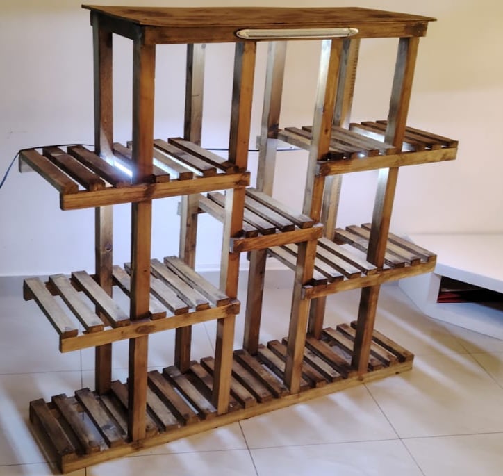 Plant Stand - High Quality - Image 1