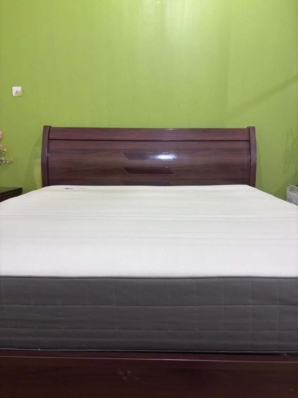 Heavy bed with IKEA mattress havog new. - Image 3