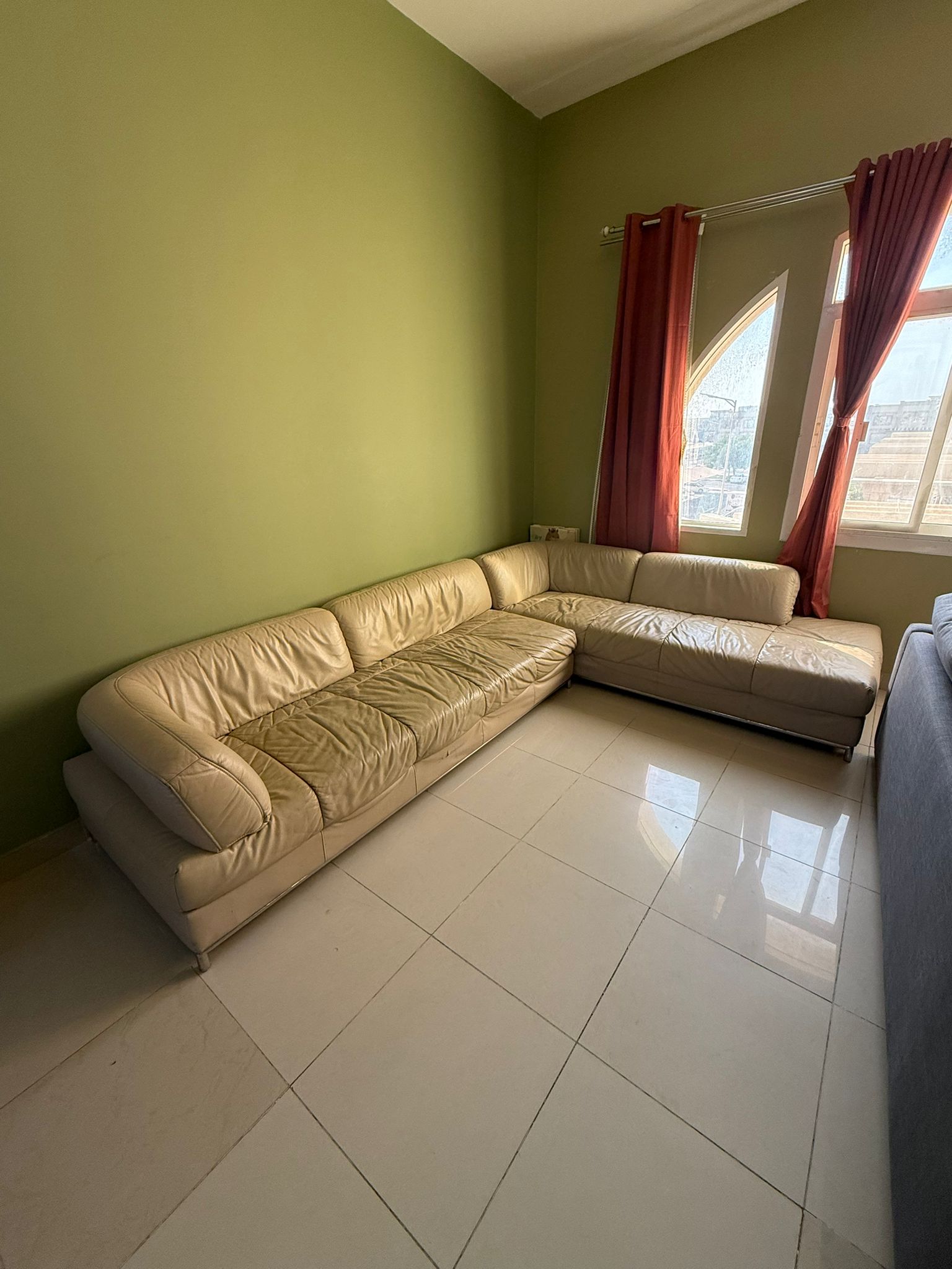 Stylish Cream L-Shaped Leather-Type Sofa - Image 4