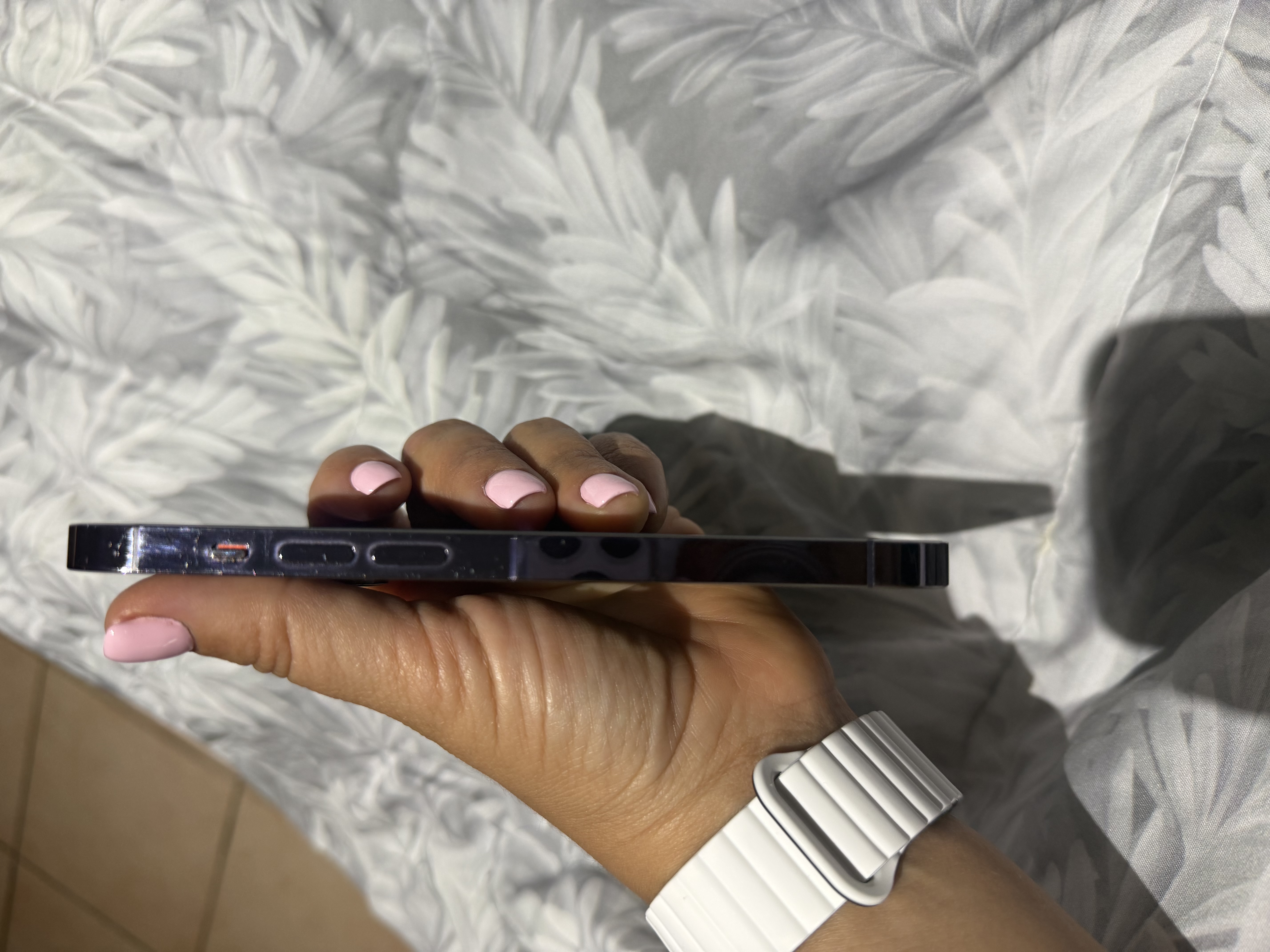 iPhone 14 Pro purple - Image 5