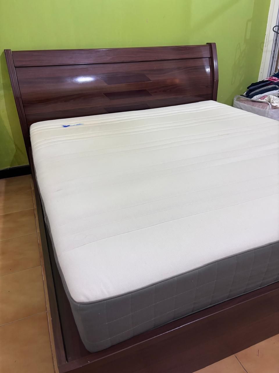 Heavy bed with IKEA mattress havog new. - Image 4