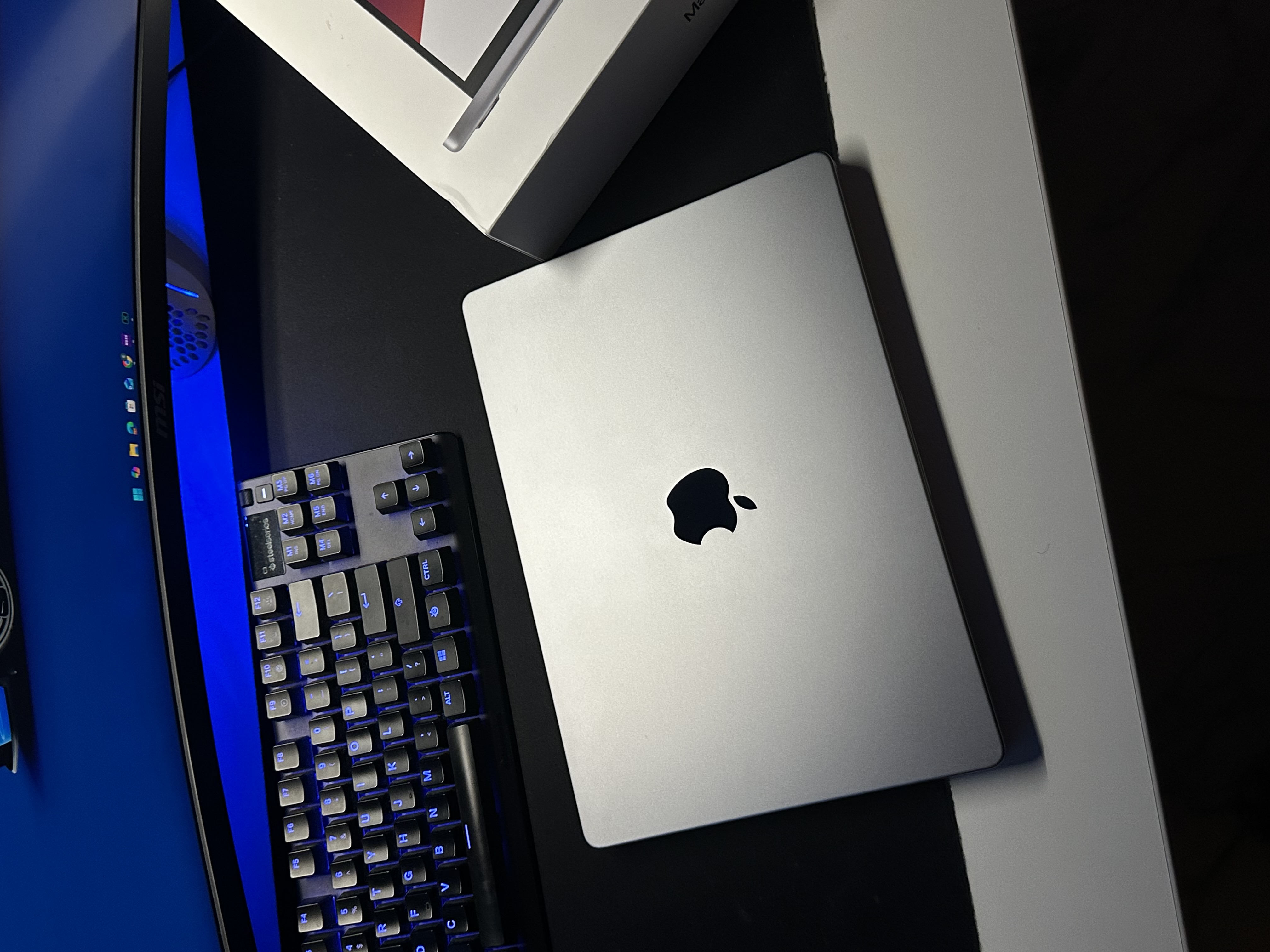 Macbook M1 Pro 14-inch - Image 4