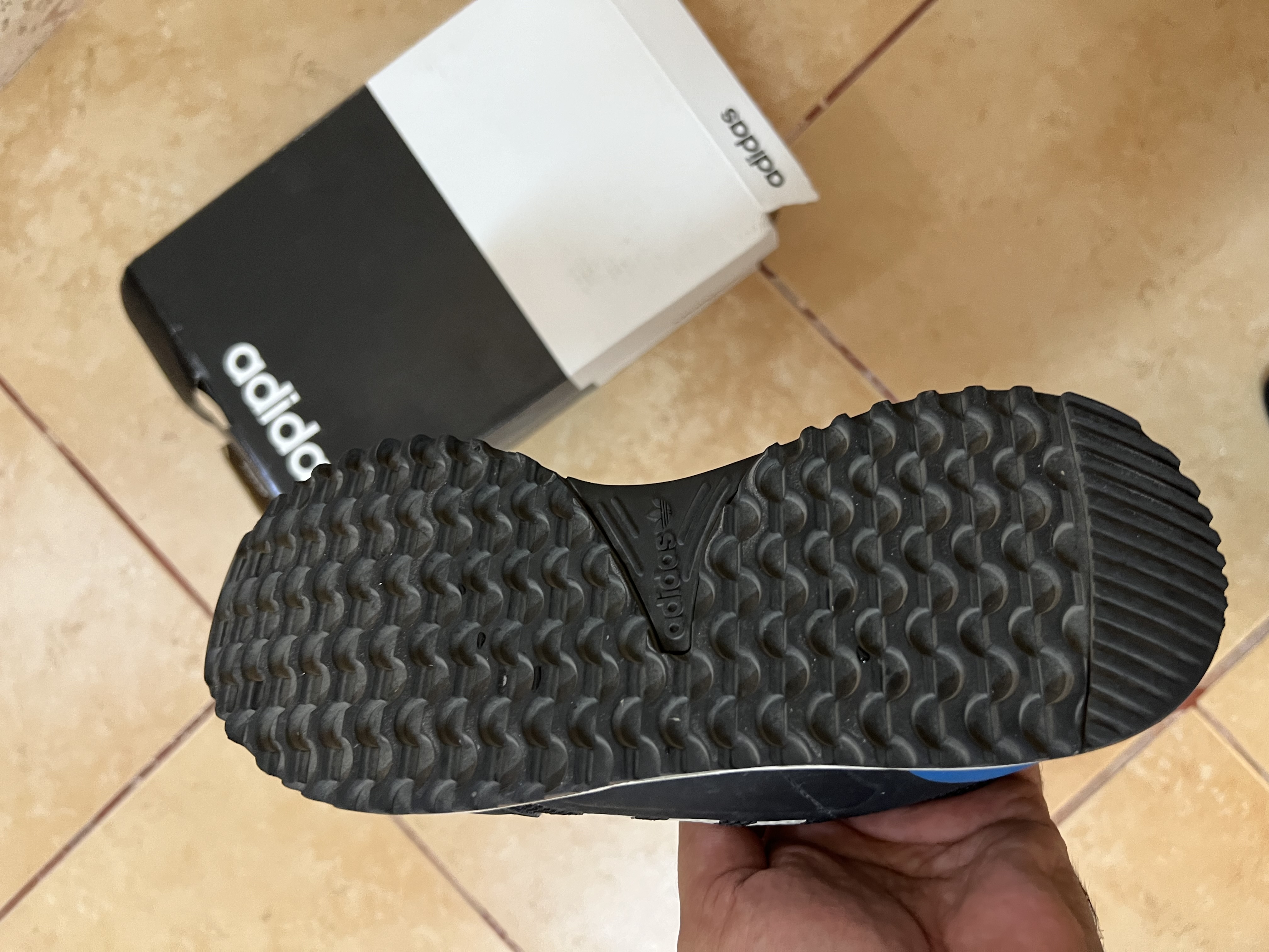 Very less used Adidas shoe - Image 4