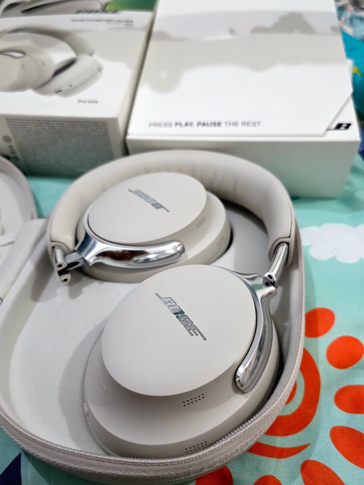 Bose Quietcomfort Ultra Gen 2 Over-ear Wireless Headphone White

 - Image 4